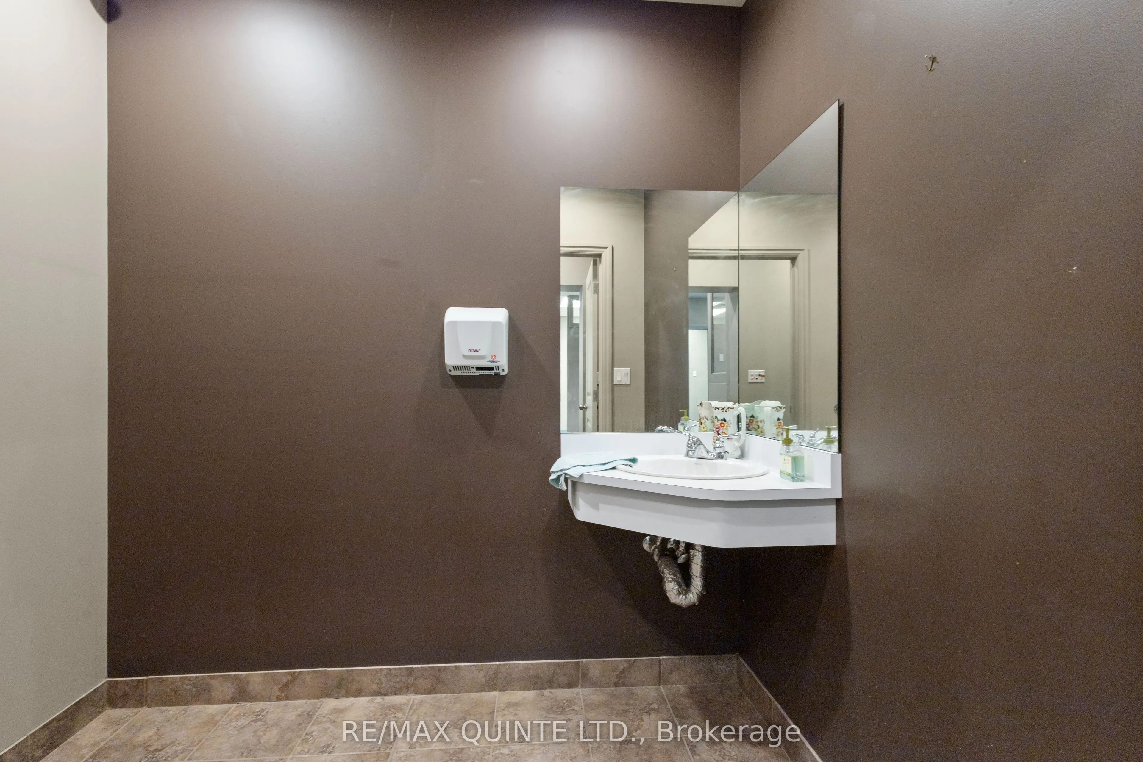 66 Dundas Street E, #B