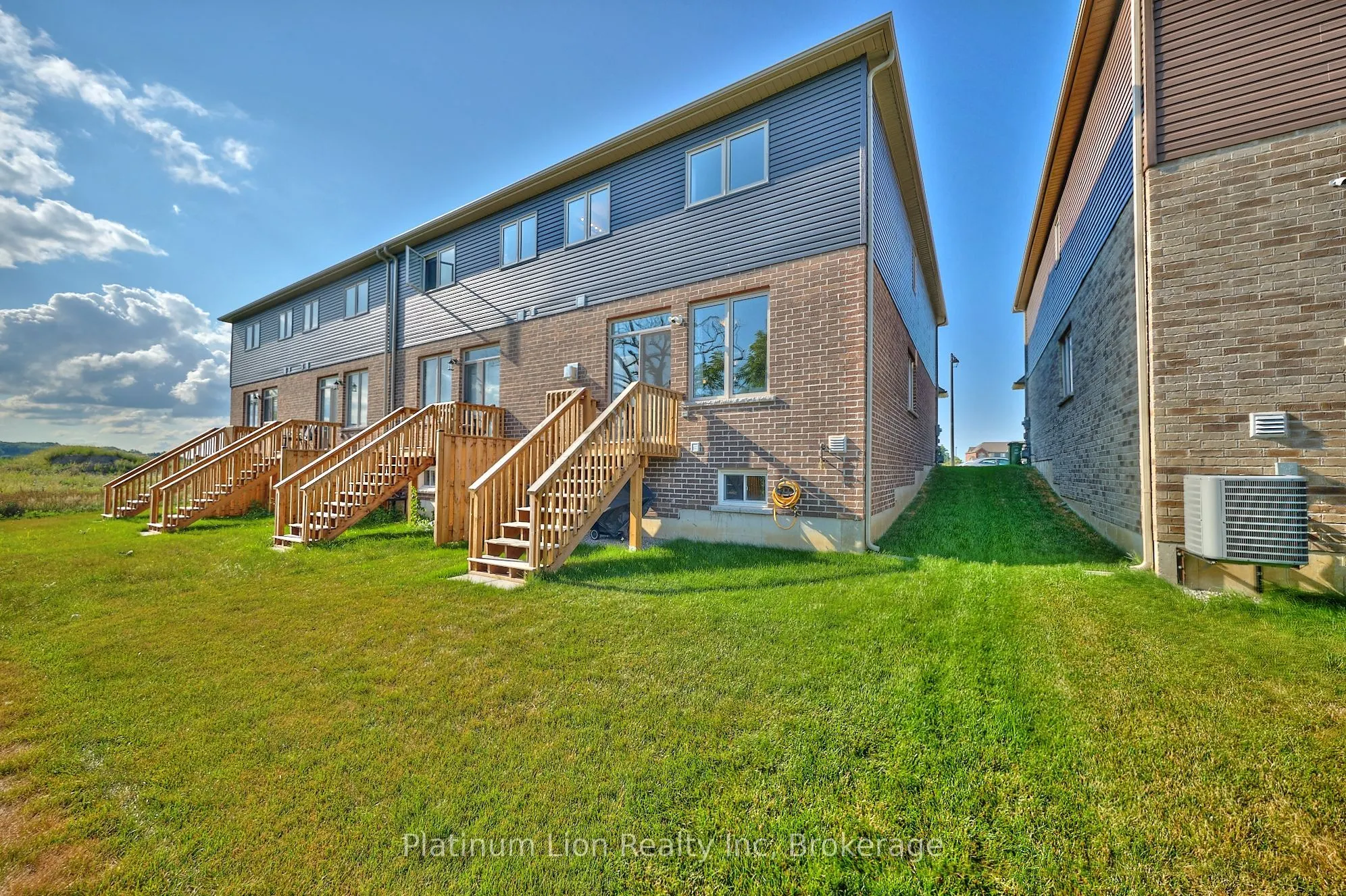73 Lloyd Davies Way