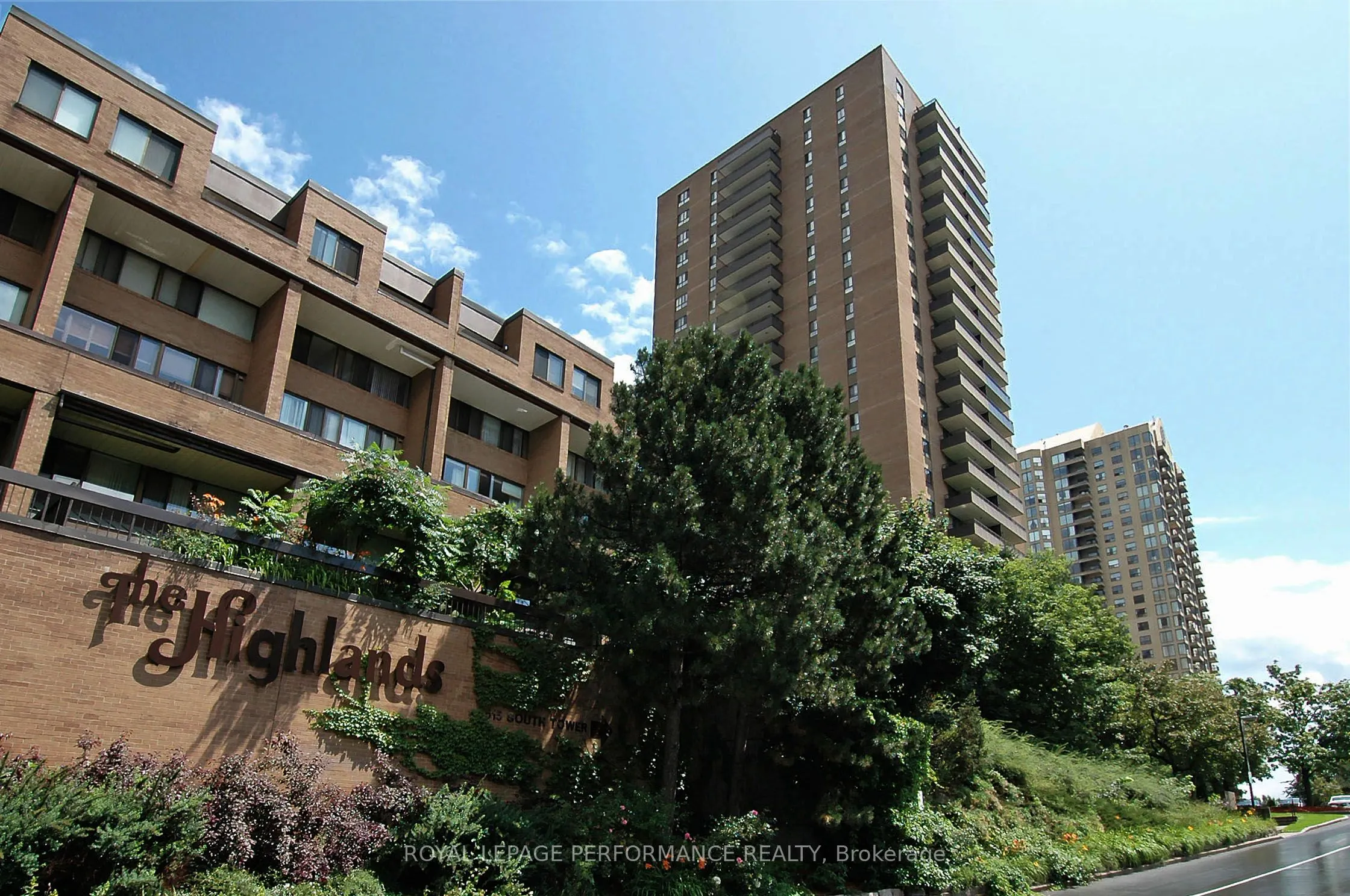 515 St Laurent Boulevard, #2408