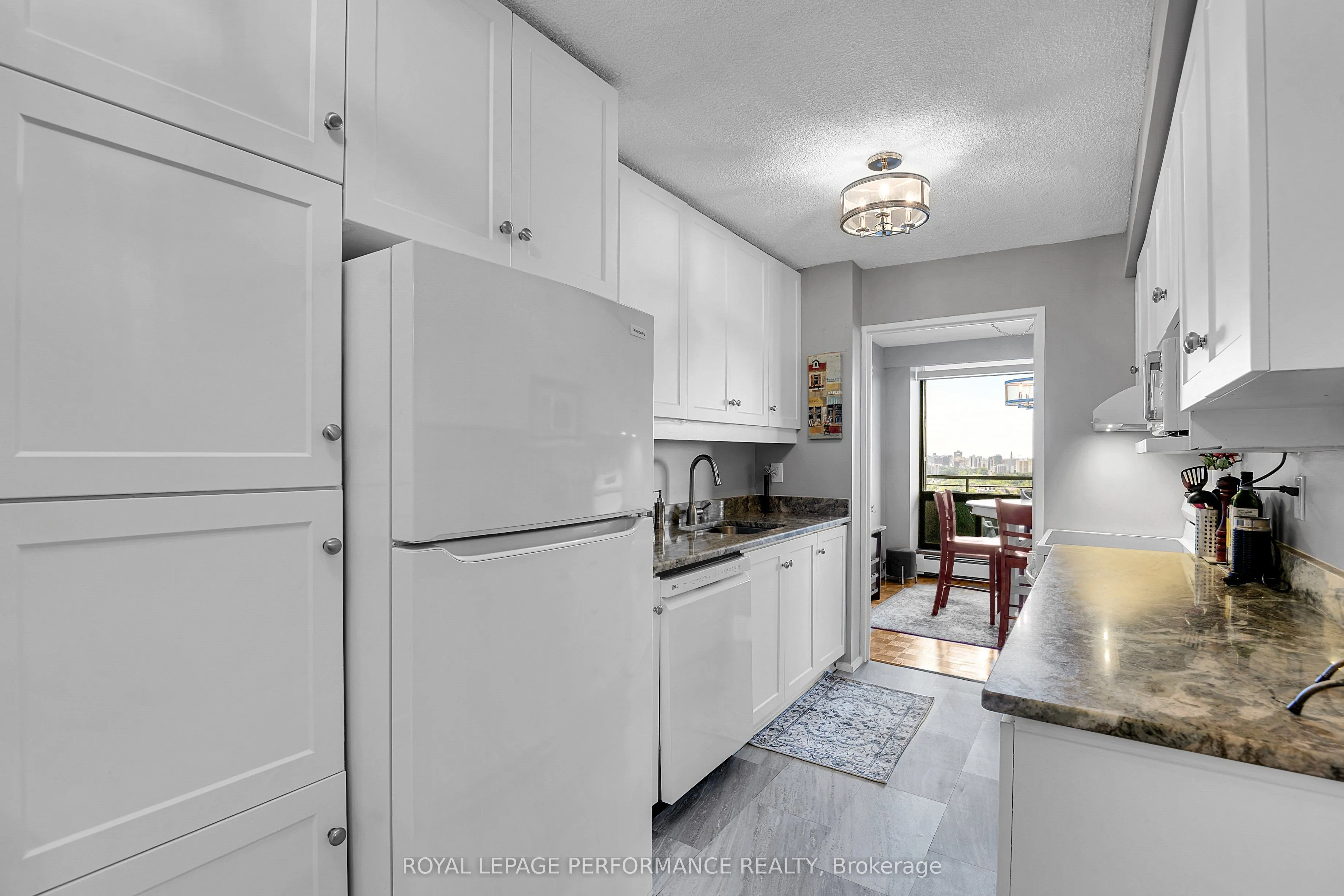 515 St Laurent Boulevard, #2408
