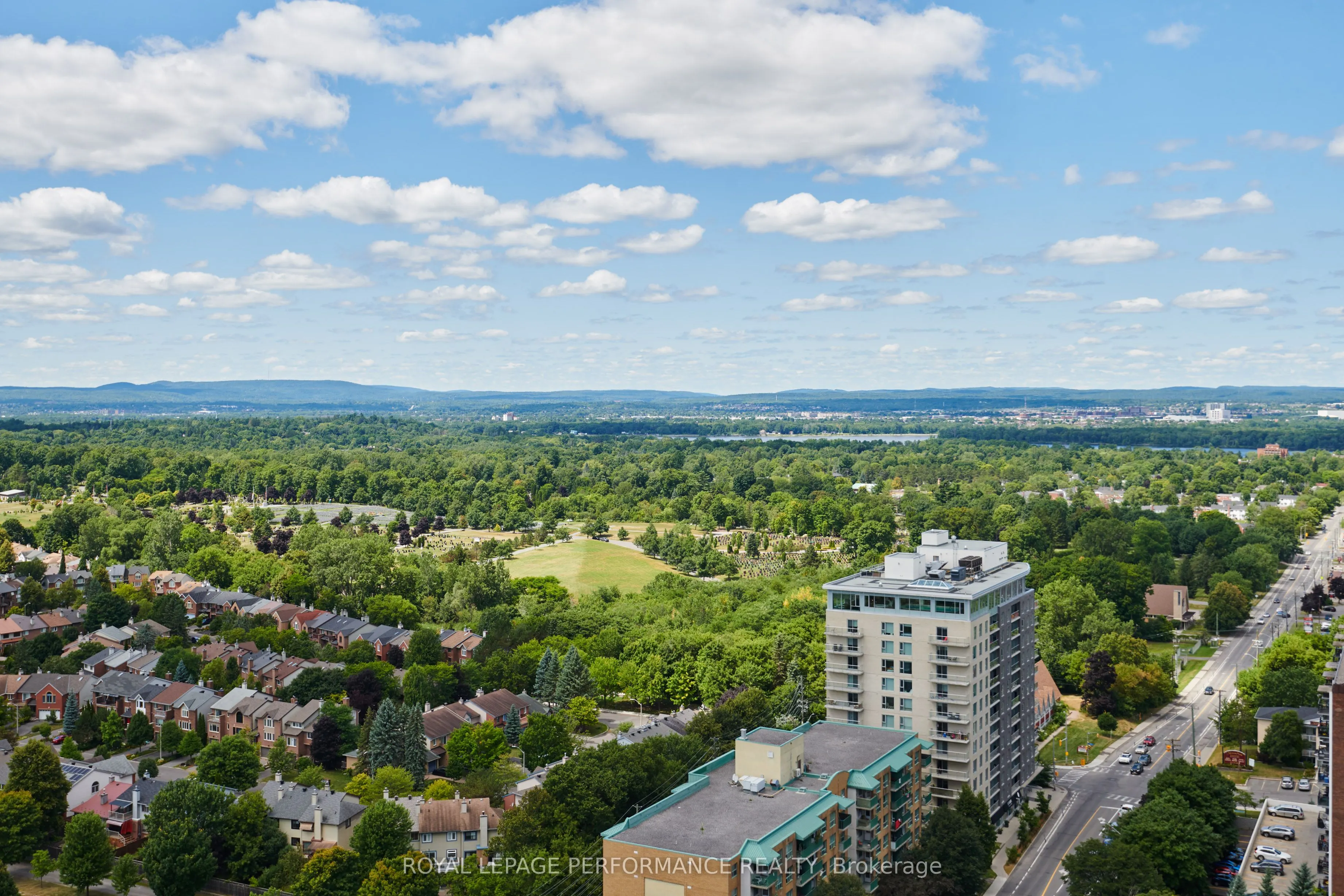 515 St Laurent Boulevard, #2408