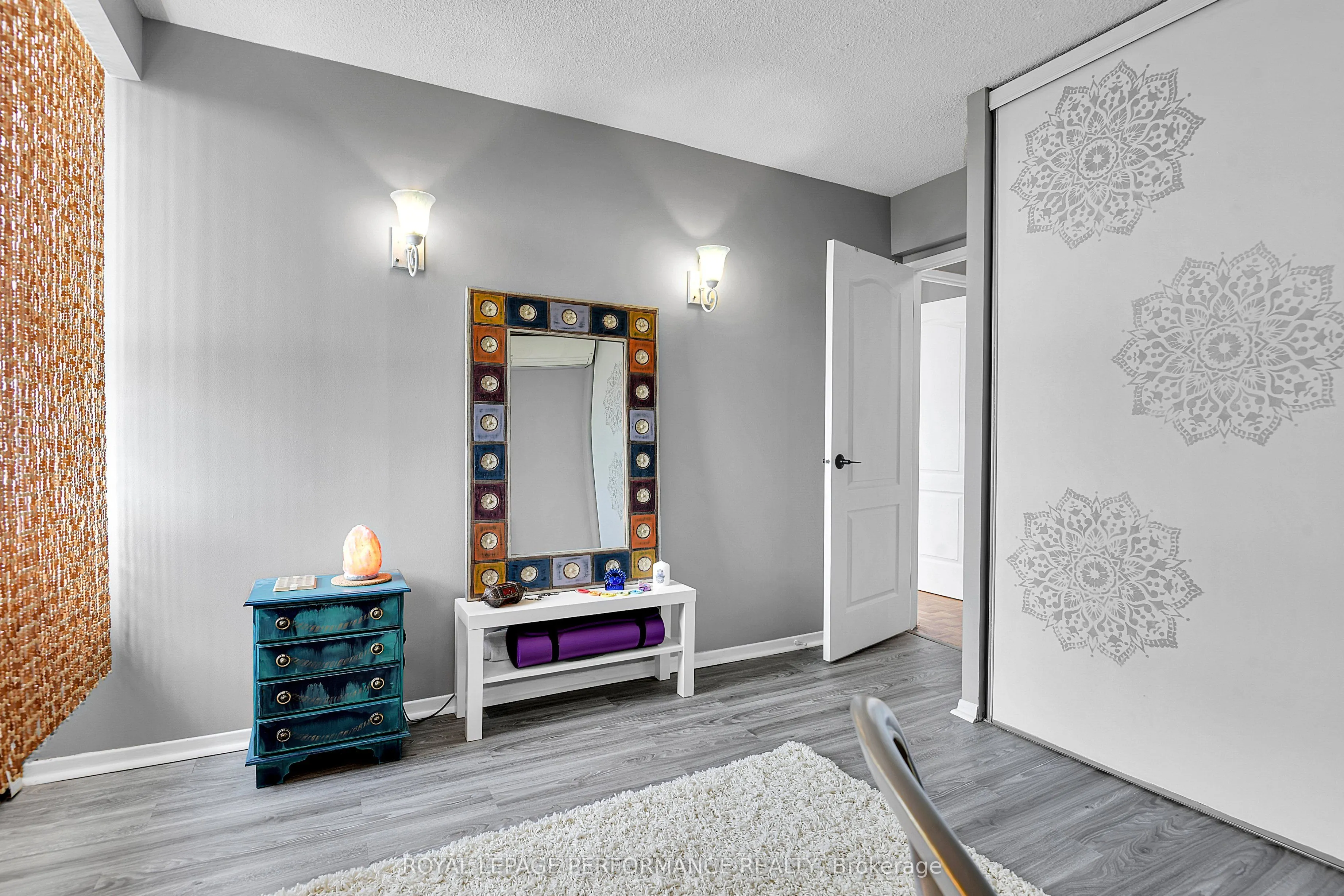515 St Laurent Boulevard, #2408