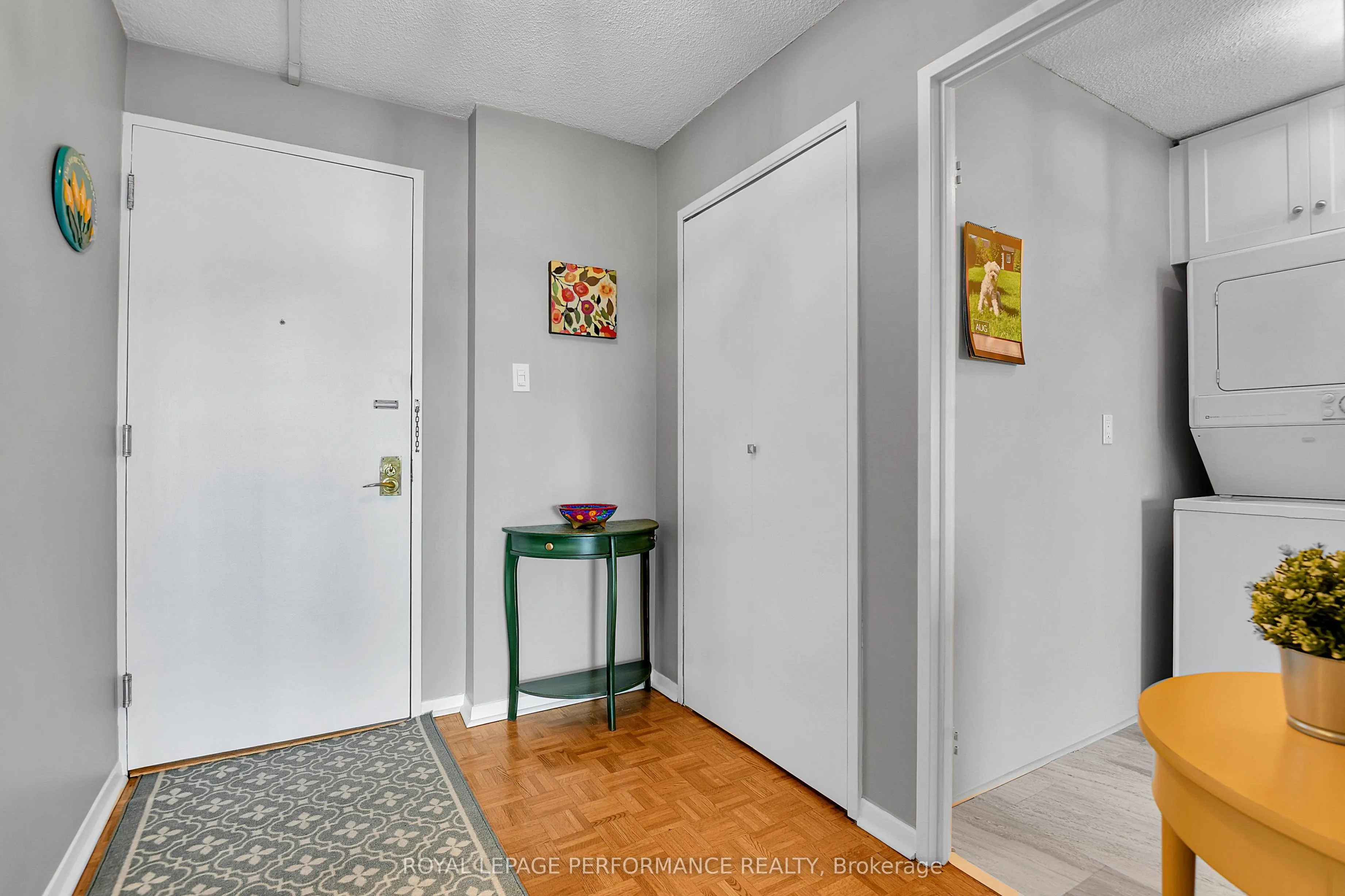 515 St Laurent Boulevard, #2408
