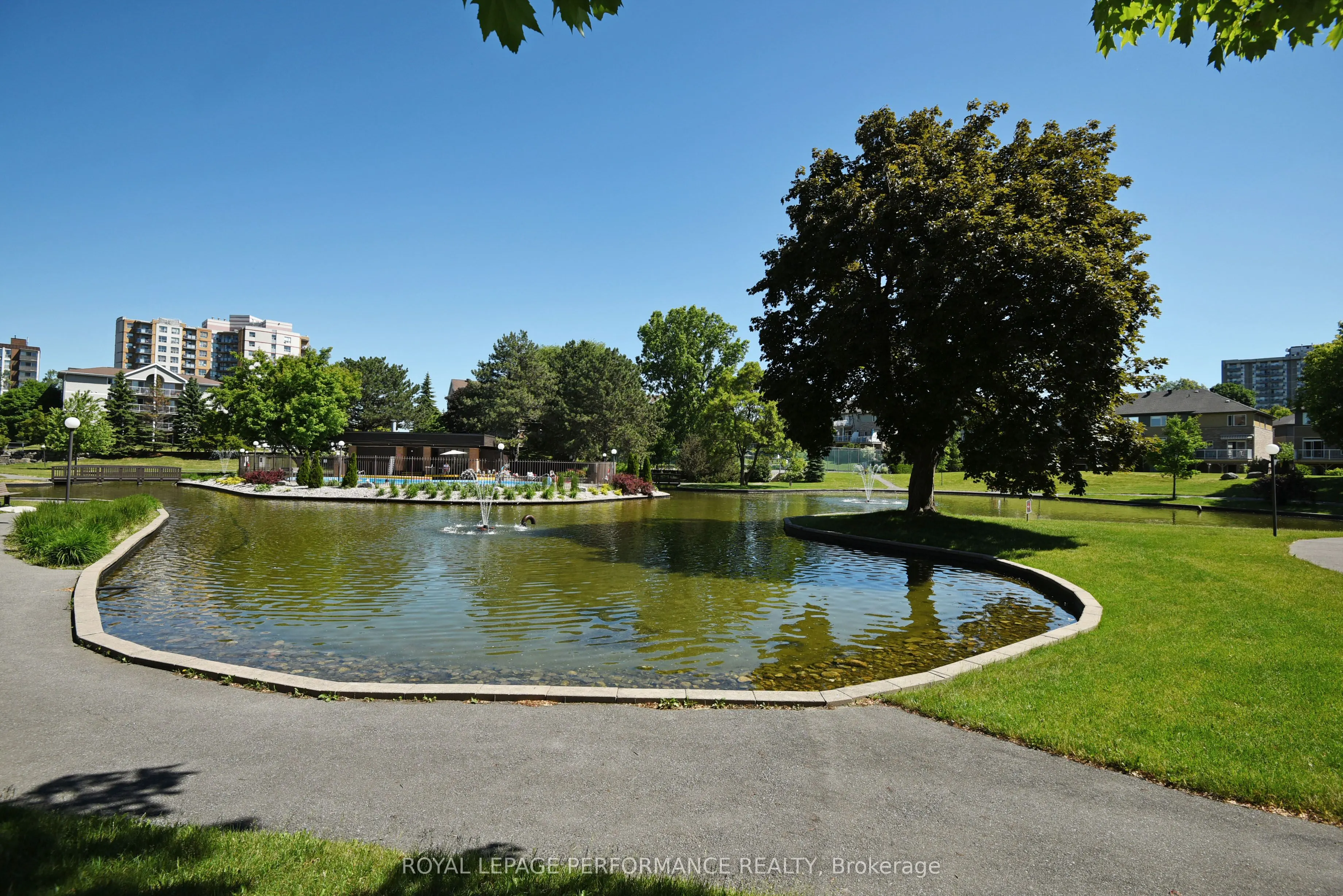 515 St Laurent Boulevard, #2408