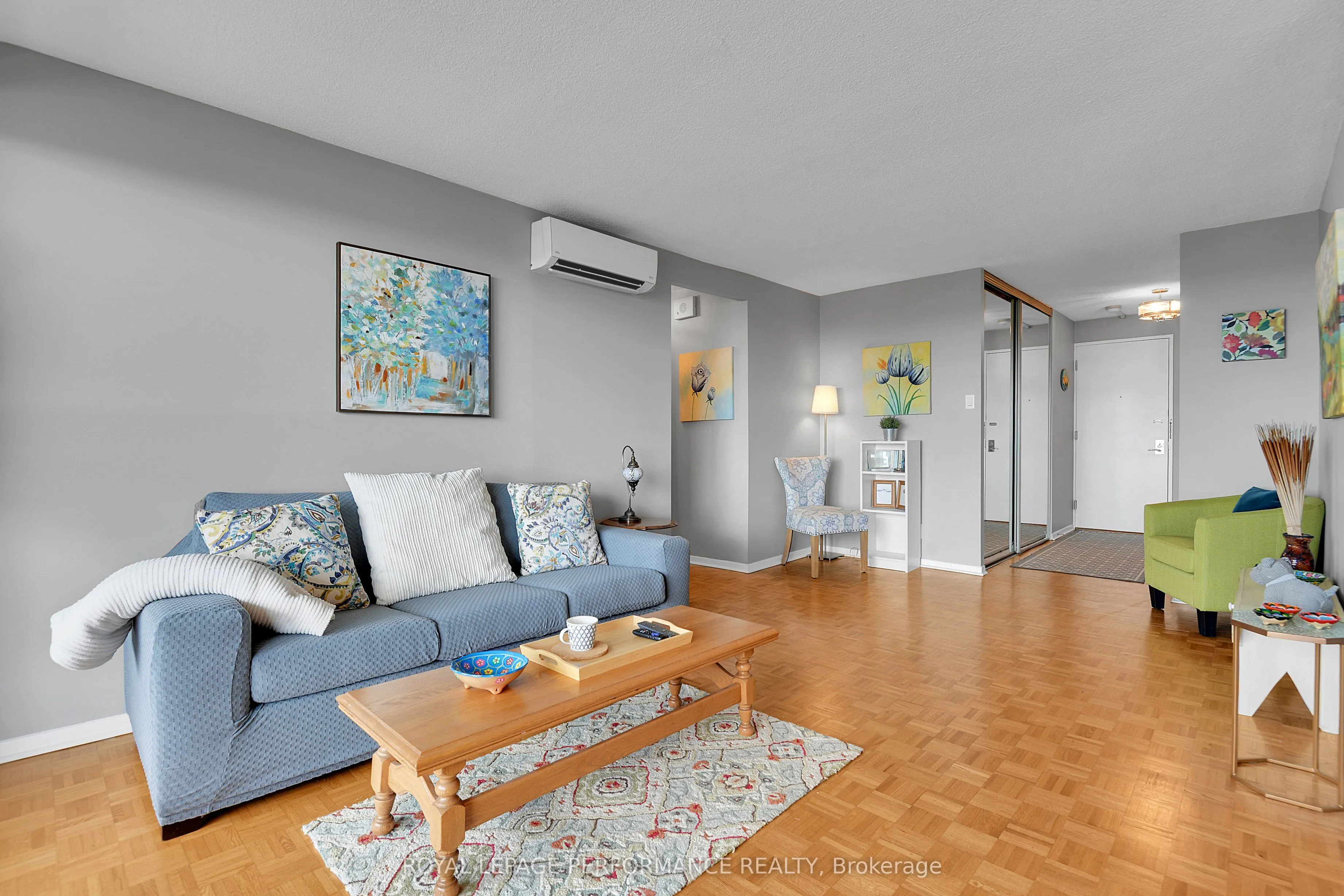 515 St Laurent Boulevard, #2408