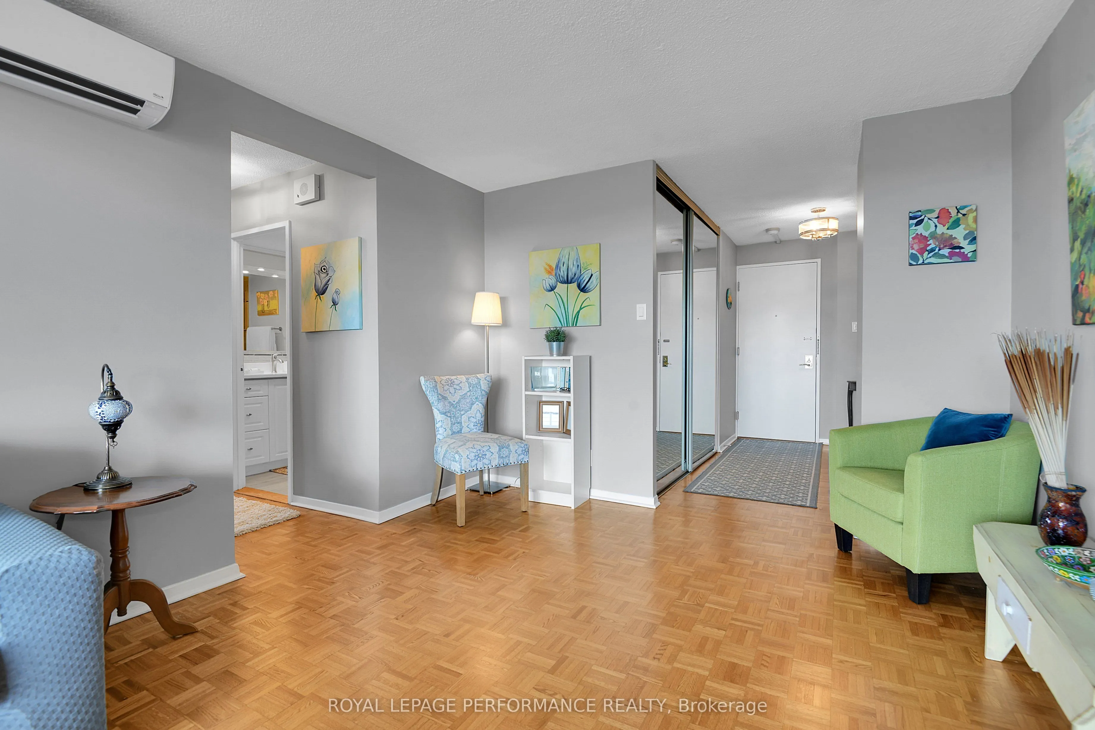 515 St Laurent Boulevard, #2408