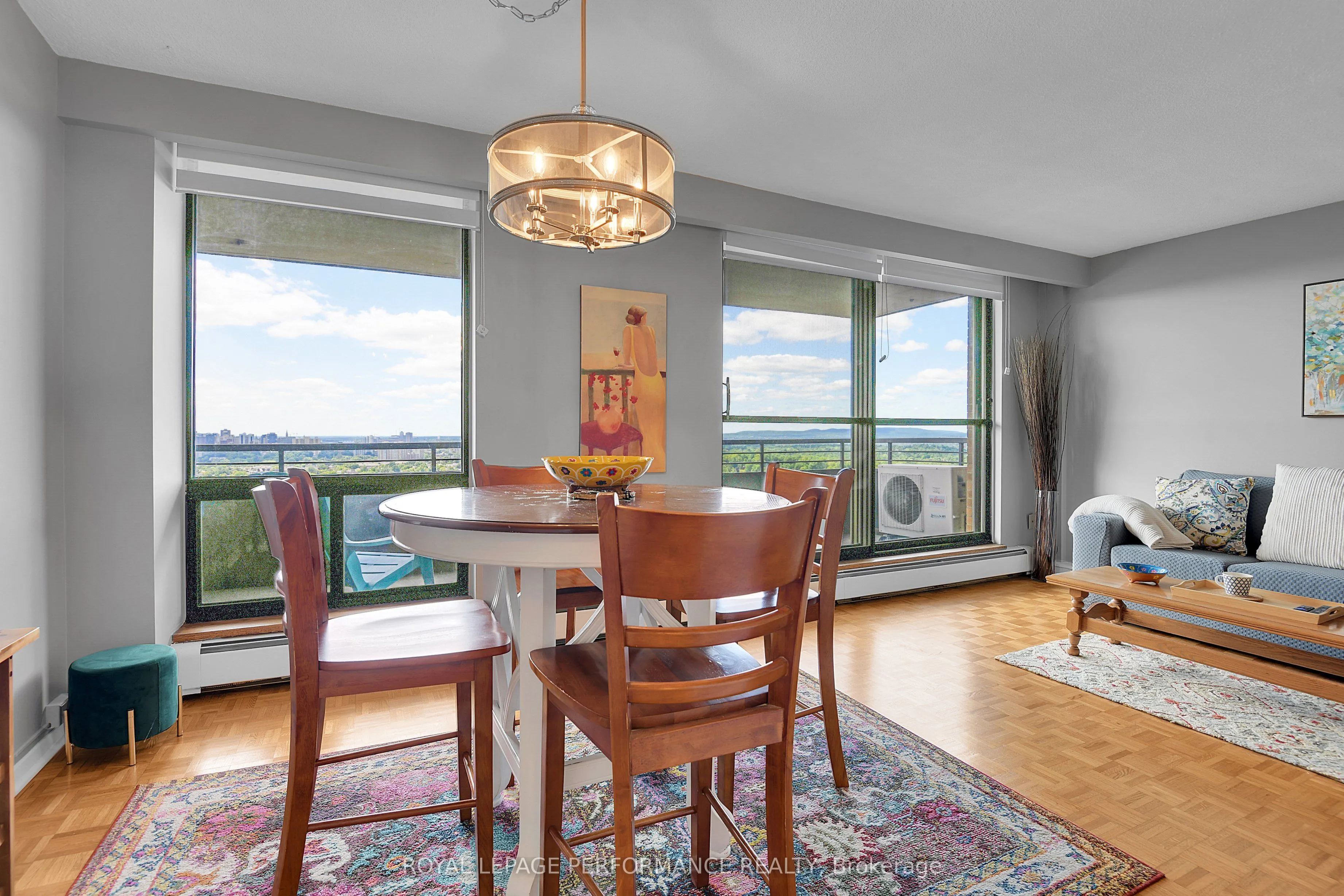 515 St Laurent Boulevard, #2408