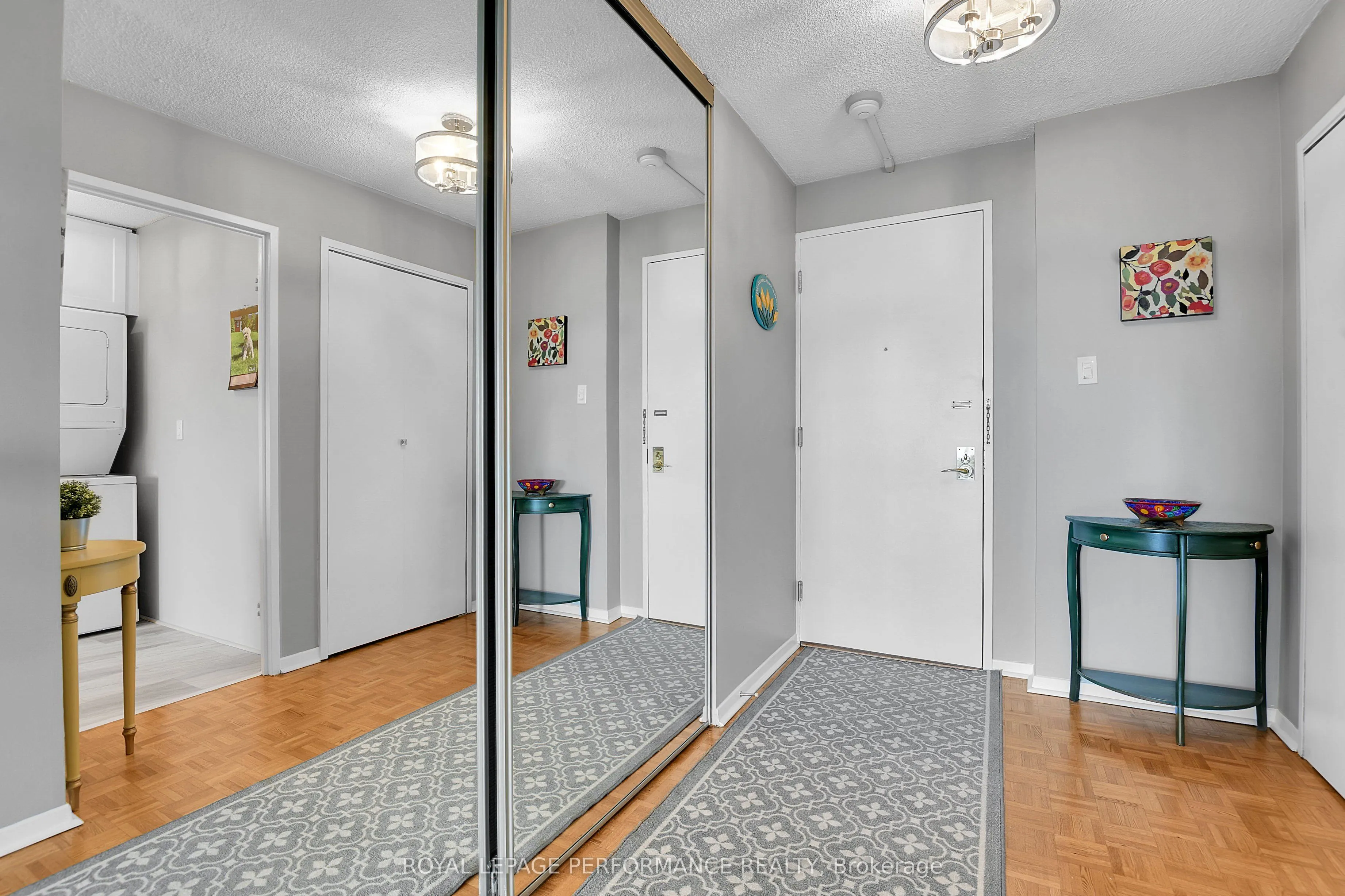 515 St Laurent Boulevard, #2408