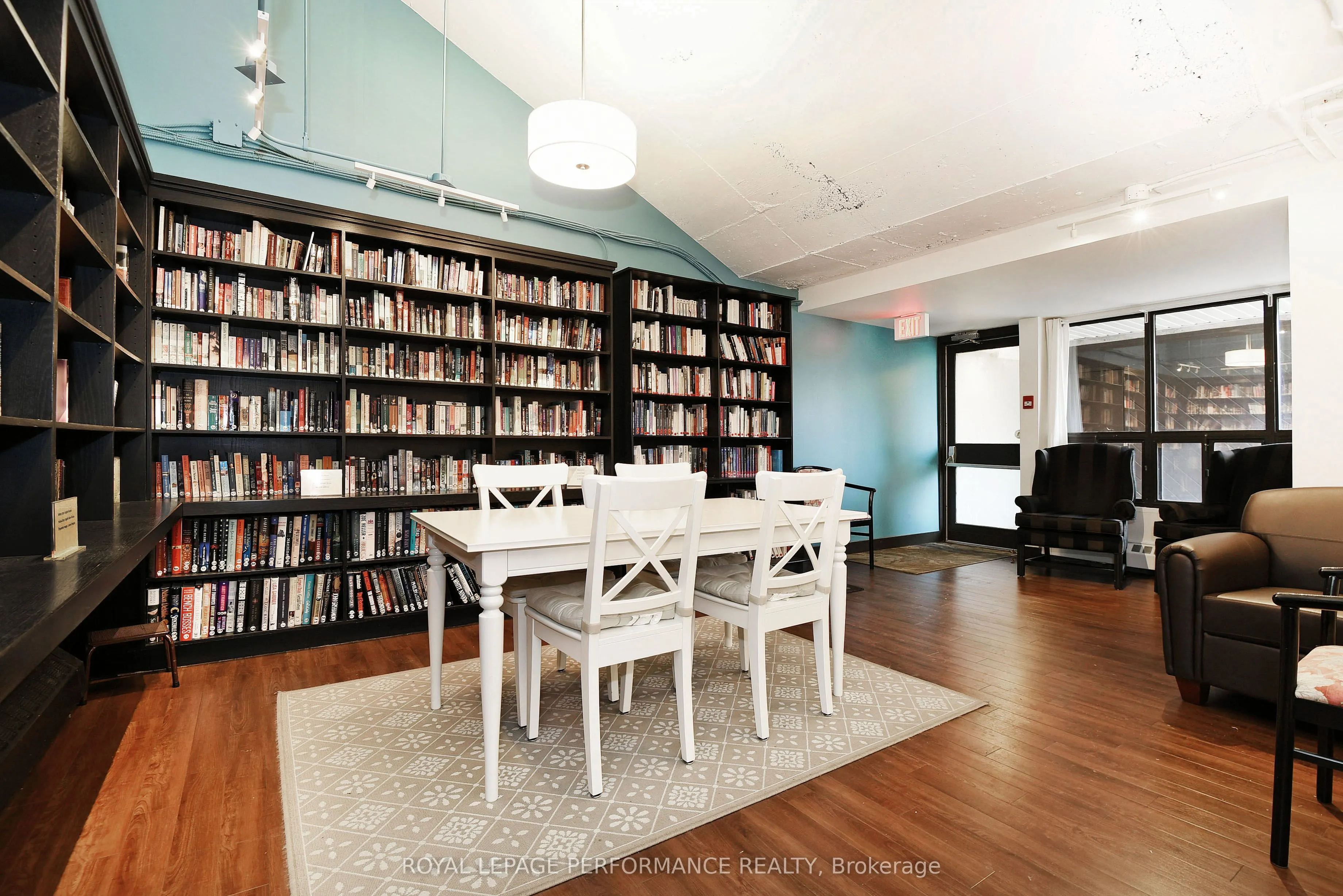 515 St Laurent Boulevard, #2408
