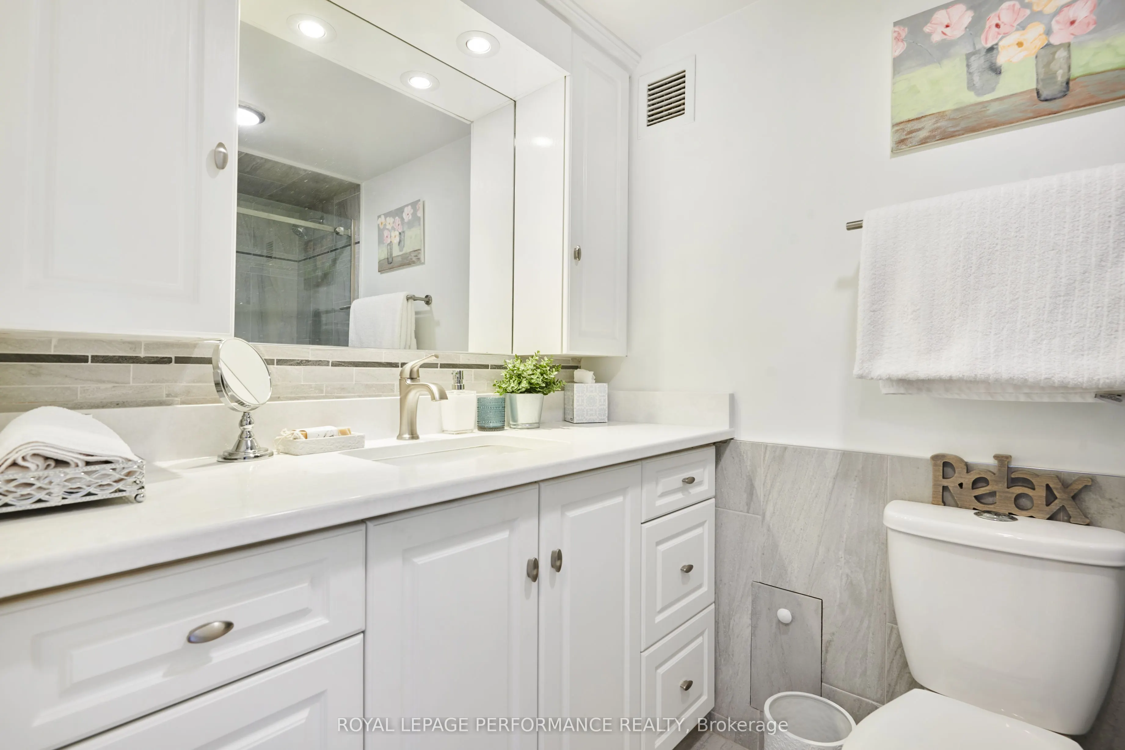 515 St Laurent Boulevard, #2408
