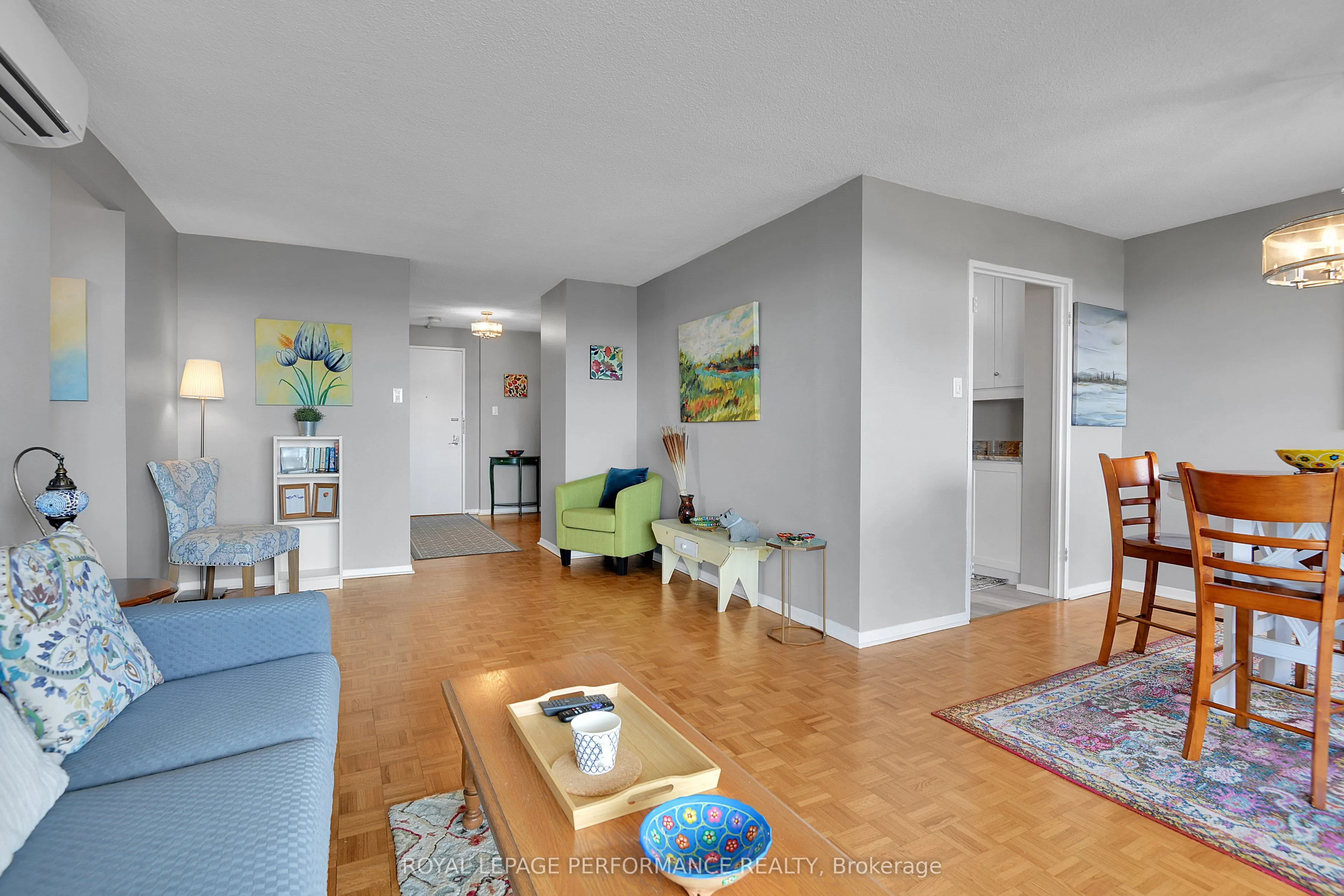 515 St Laurent Boulevard, #2408