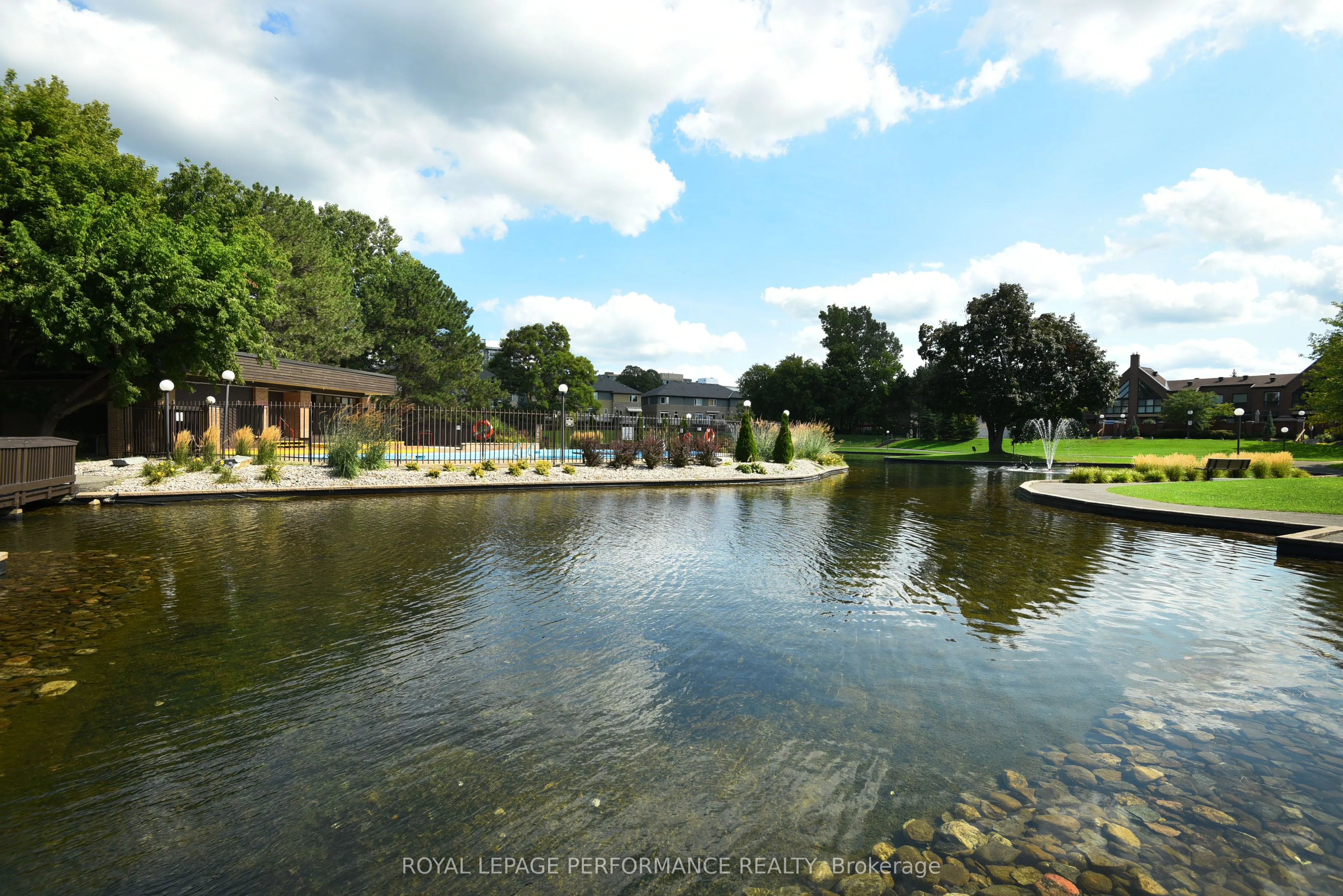 515 St Laurent Boulevard, #2408
