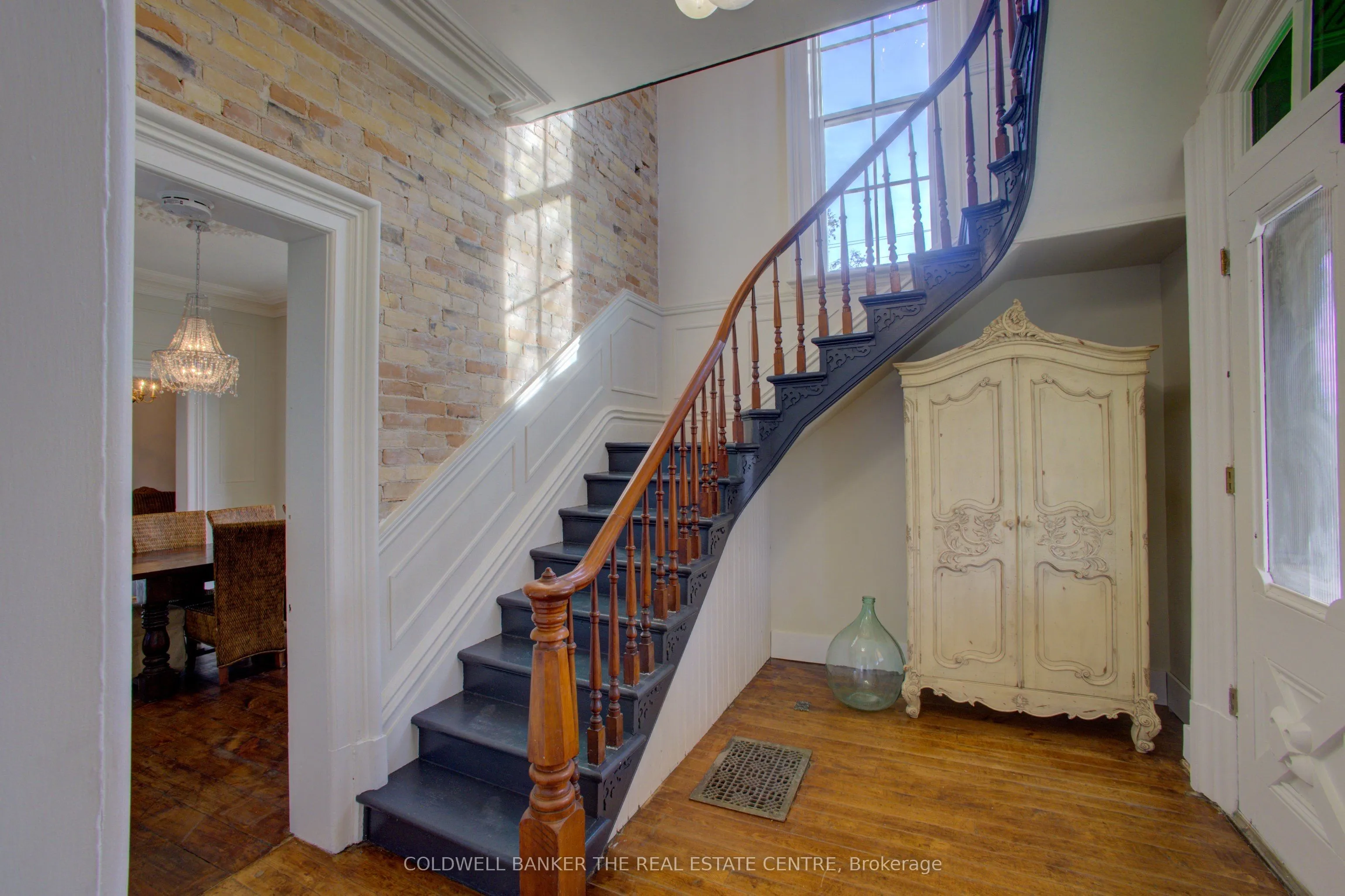 150 WELLINGTON Street E