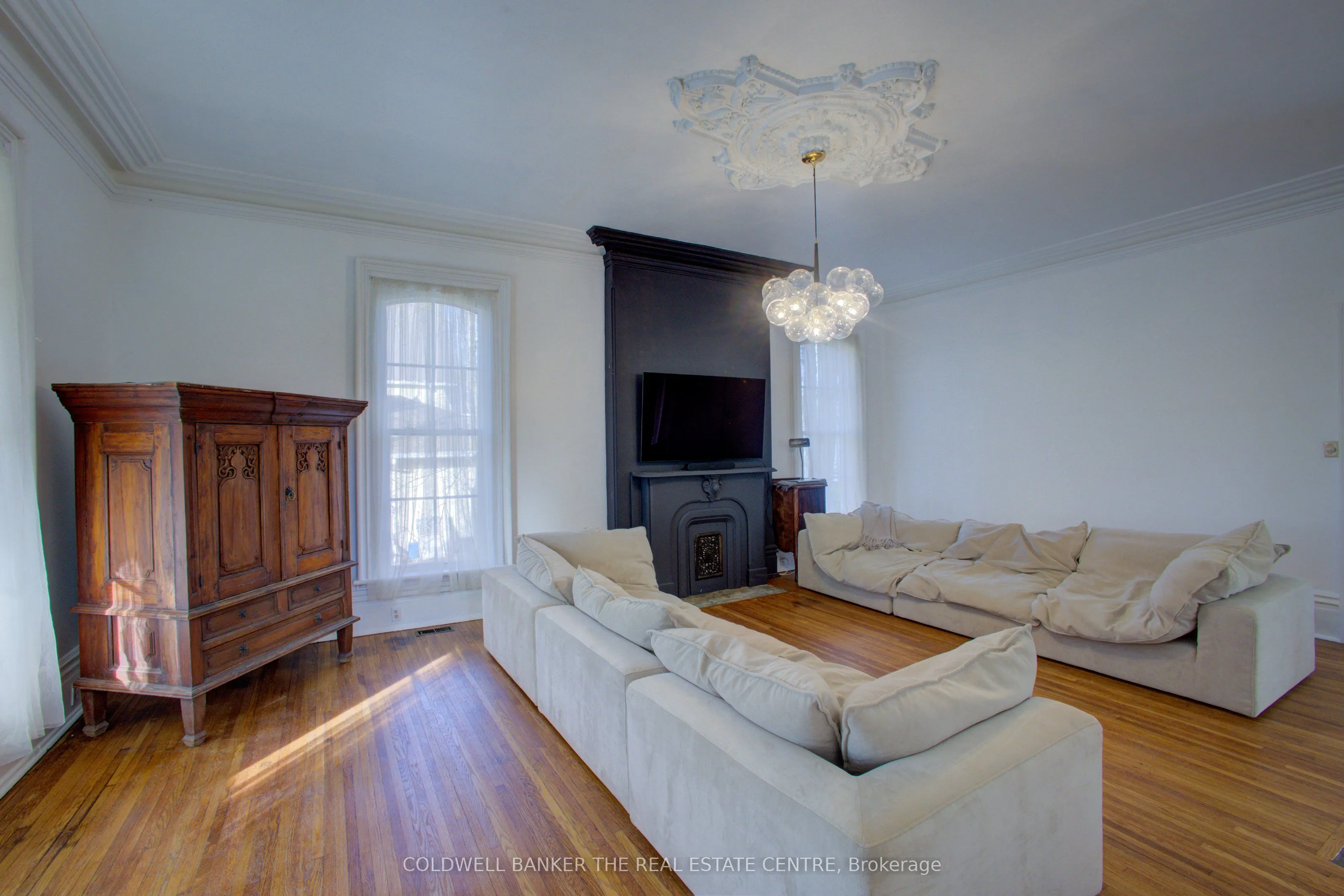 150 WELLINGTON Street E
