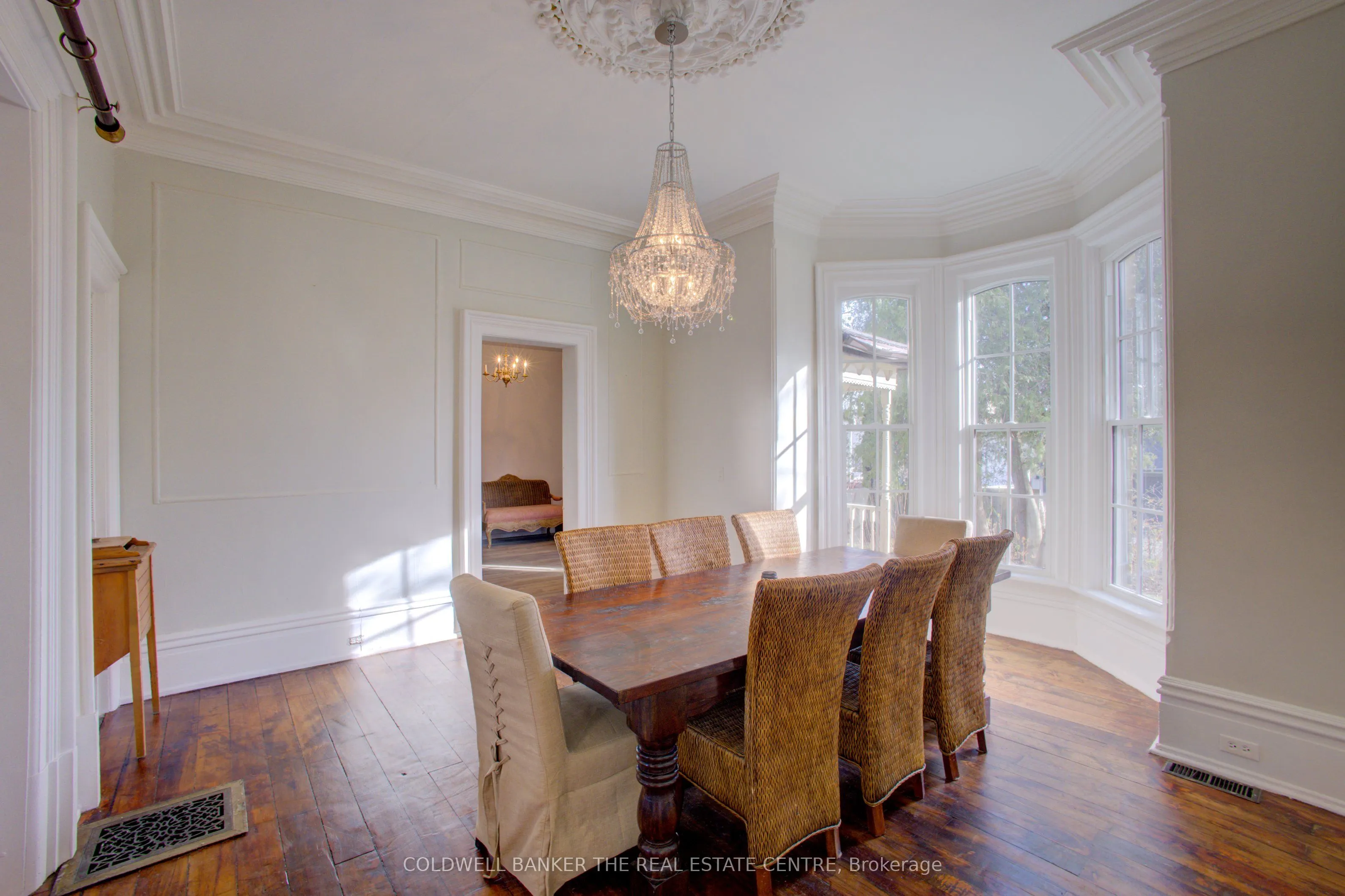 150 WELLINGTON Street E