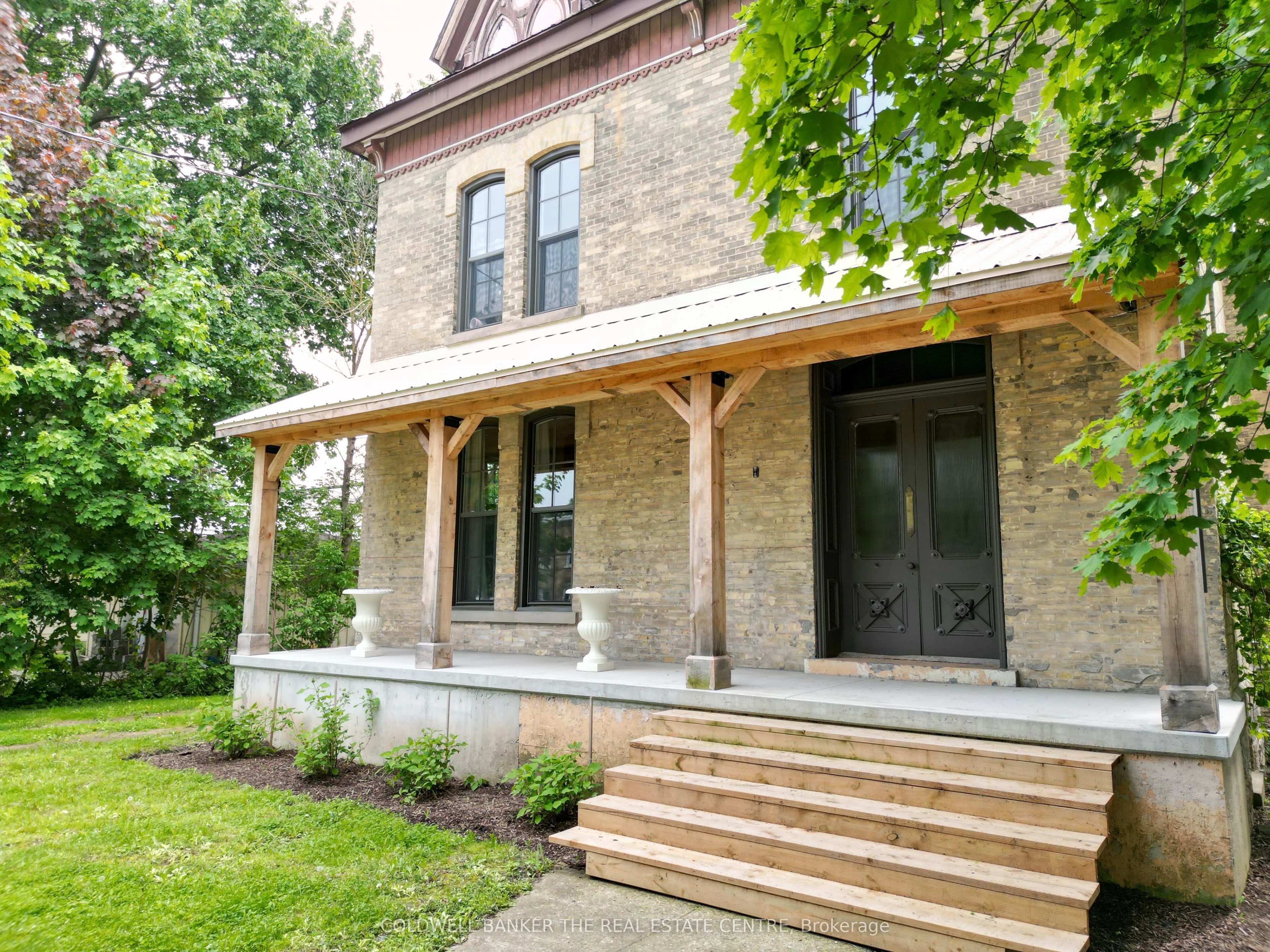 150 WELLINGTON Street E