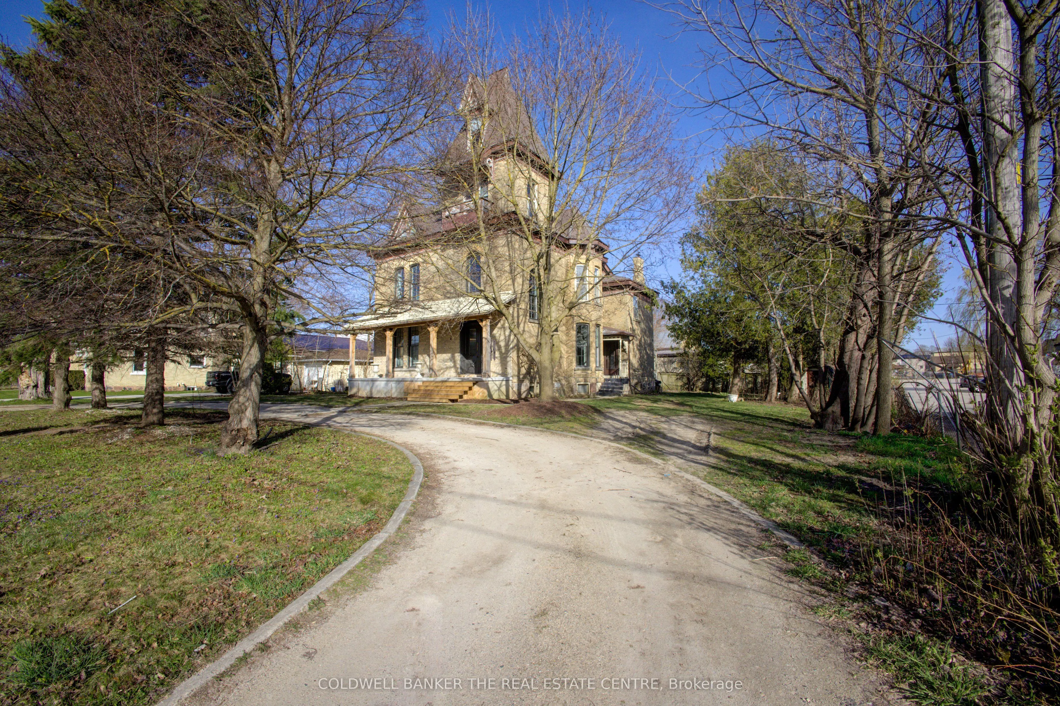 150 WELLINGTON Street E