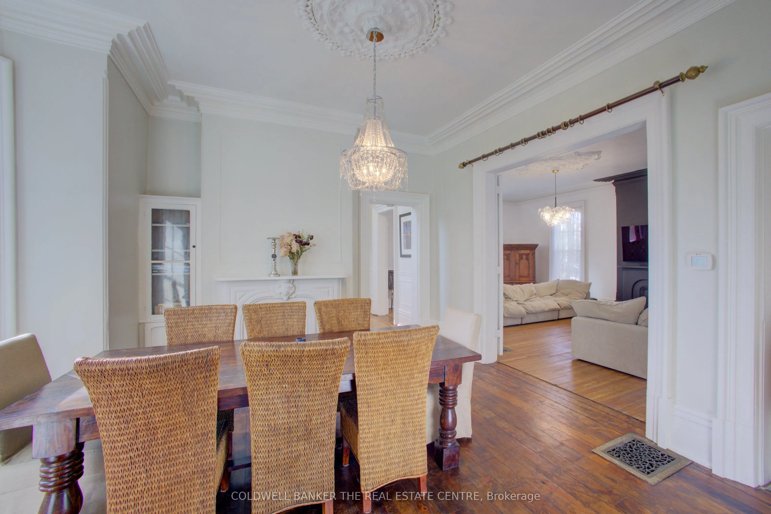 150 WELLINGTON Street E