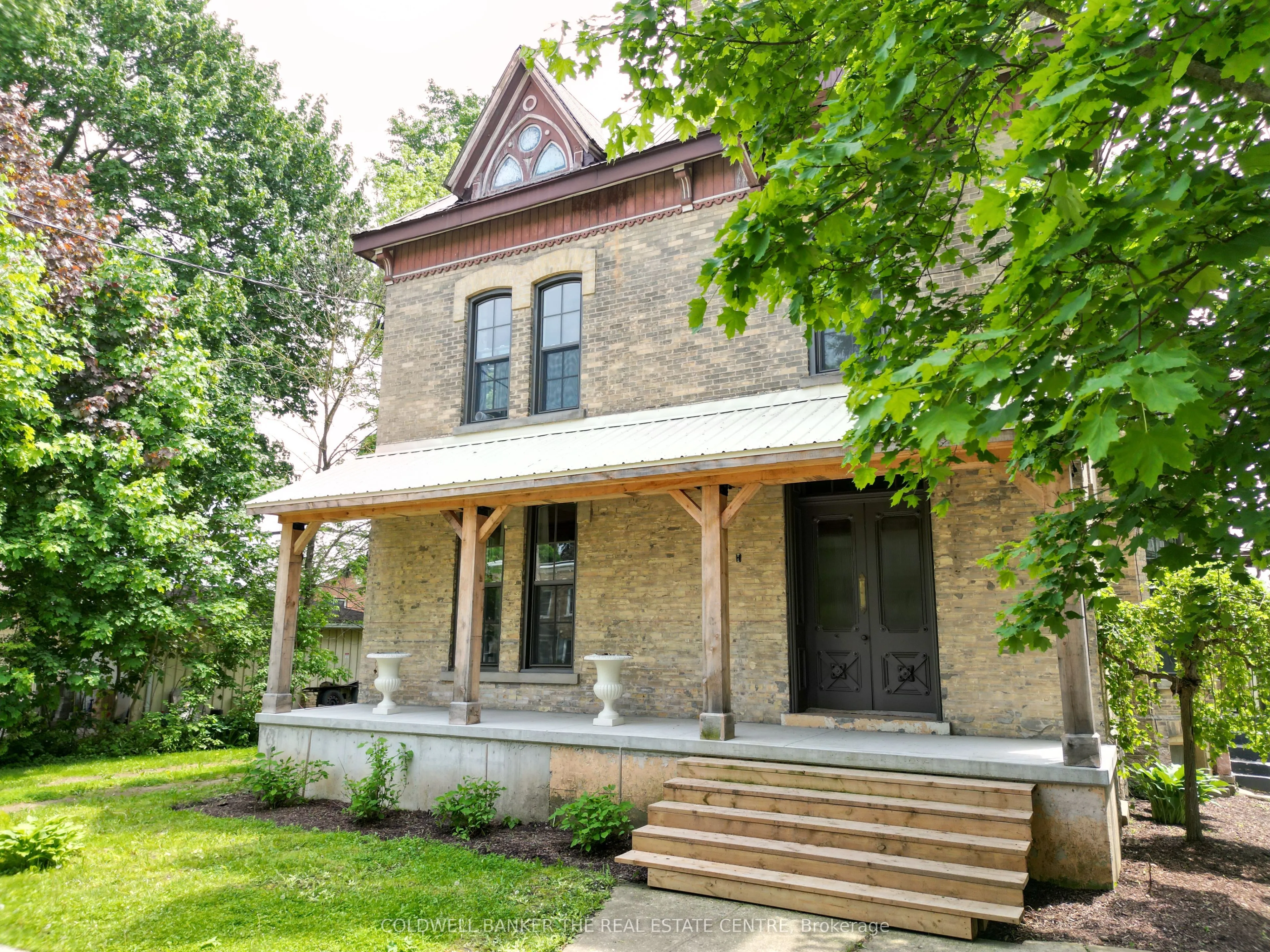 150 WELLINGTON Street E
