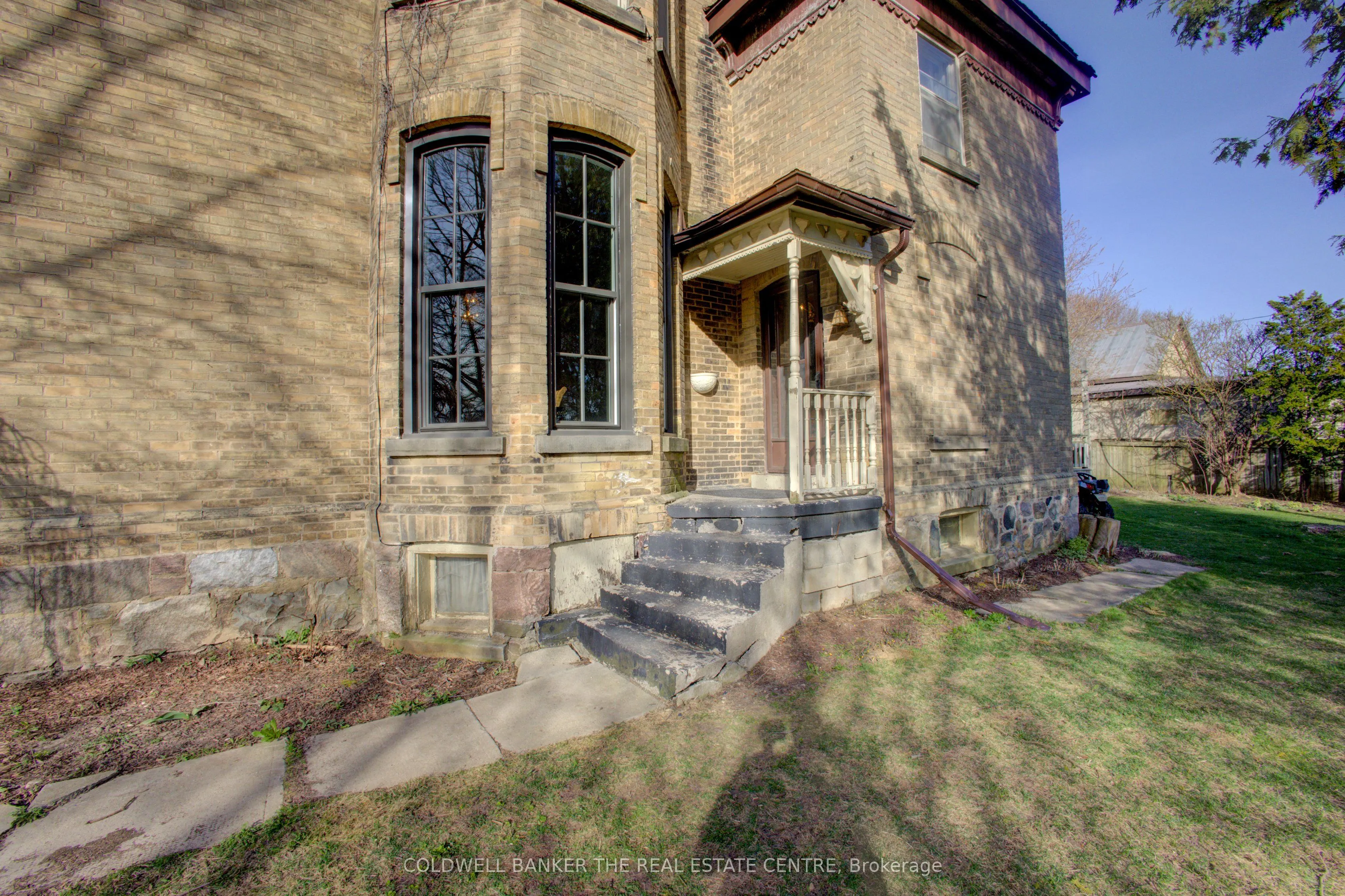 150 WELLINGTON Street E