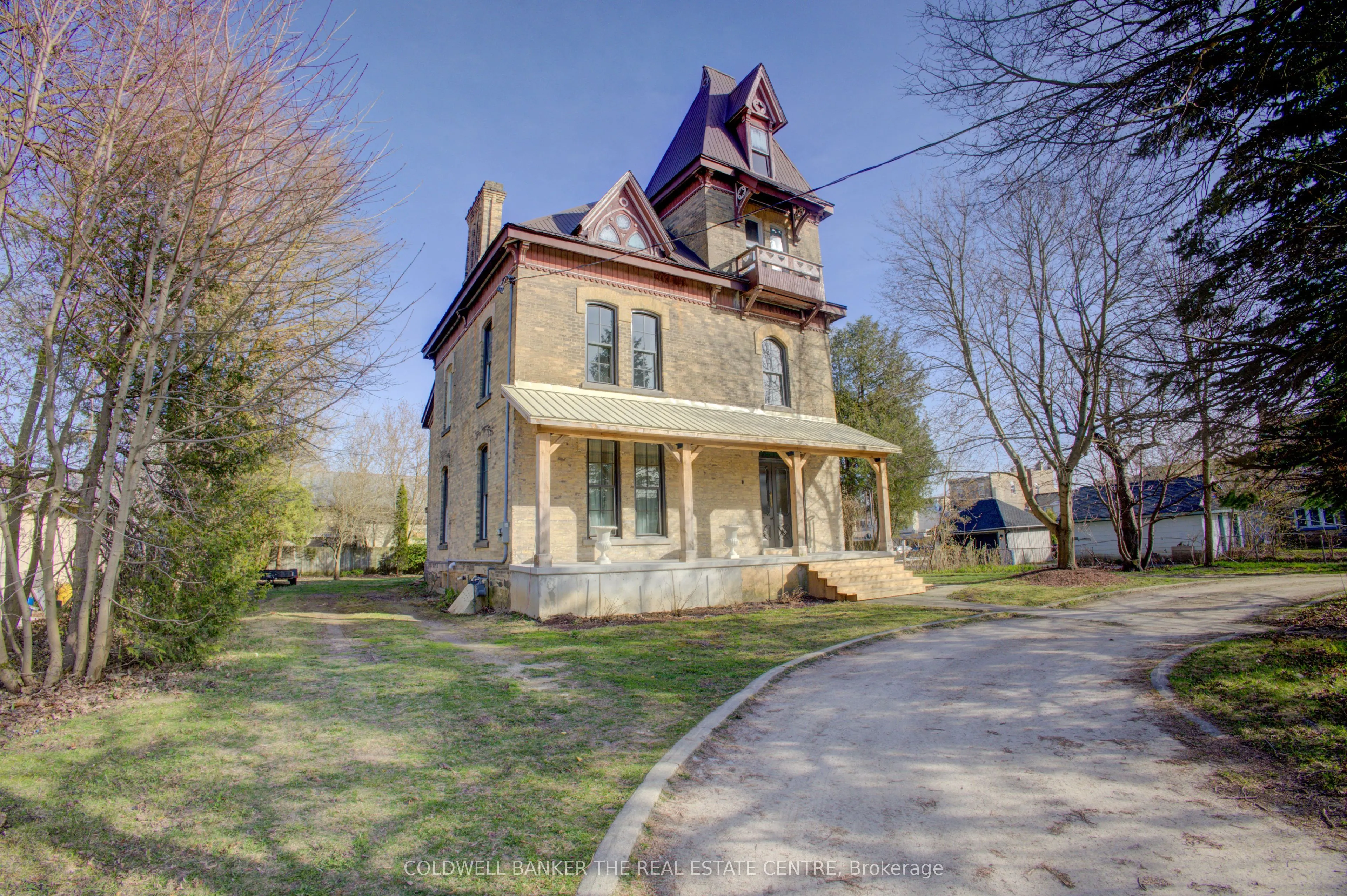 150 WELLINGTON Street E