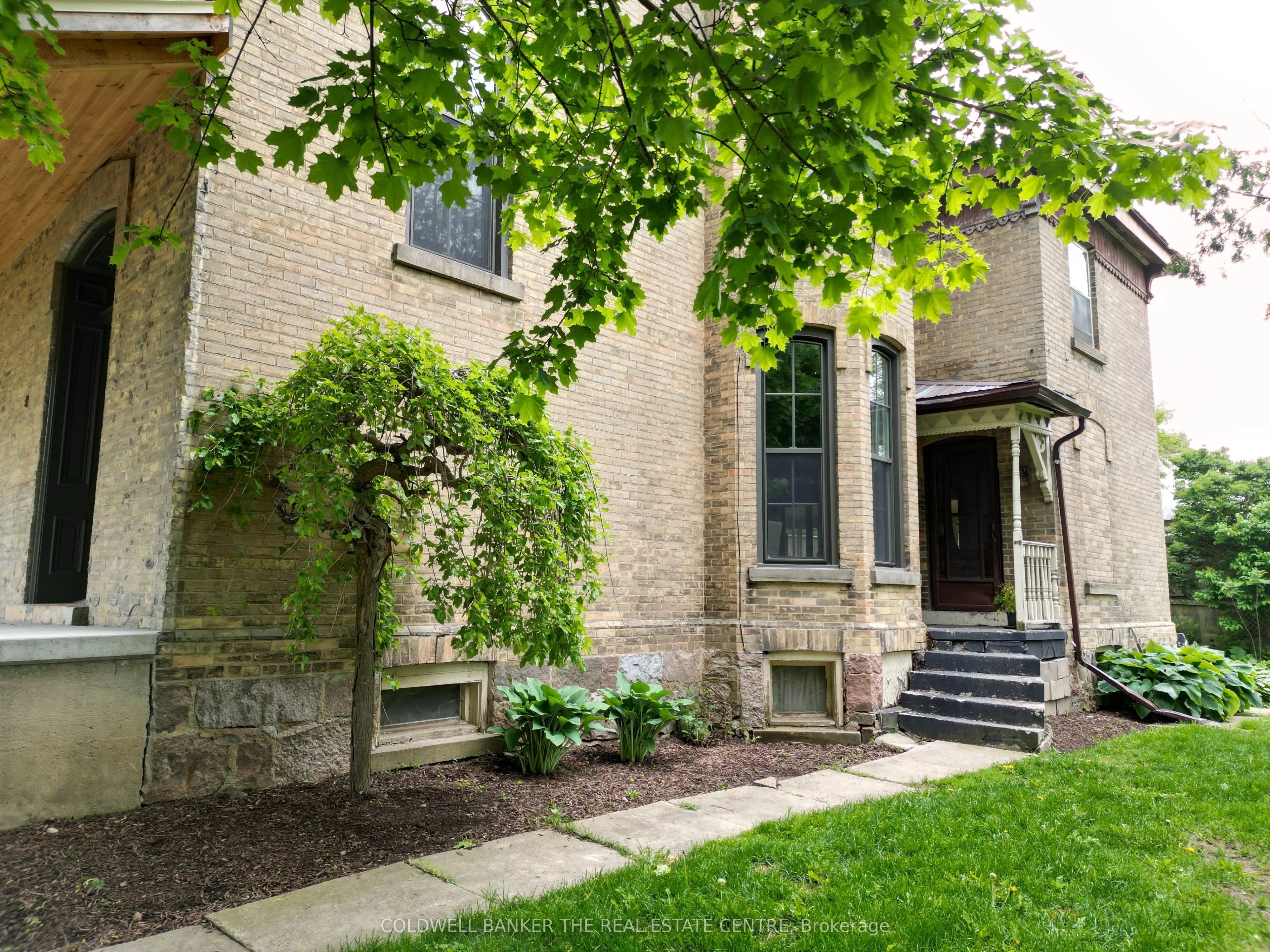 150 WELLINGTON Street E