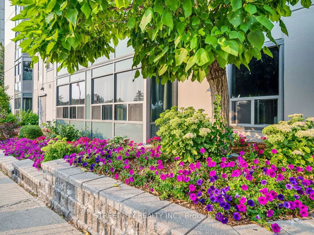55 Green Valley Drive, #814