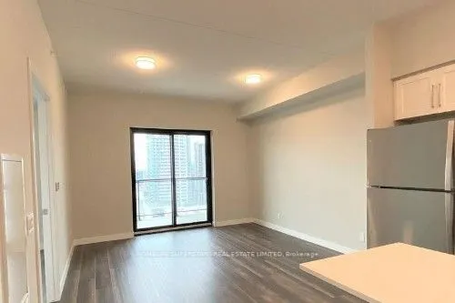 15 Queen Street S, #512