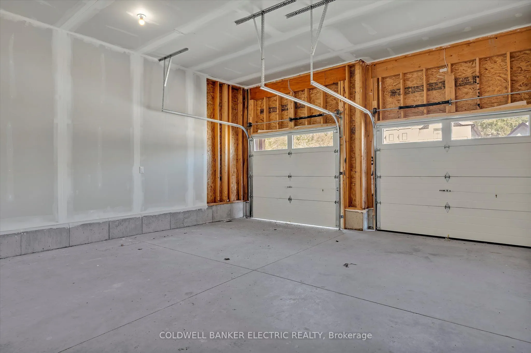 3 Hillcroft Way
