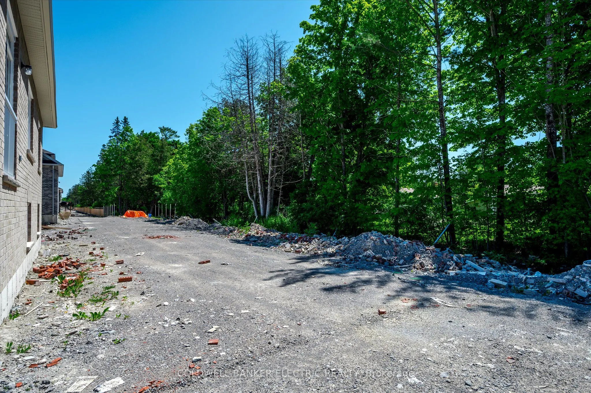3 Hillcroft Way