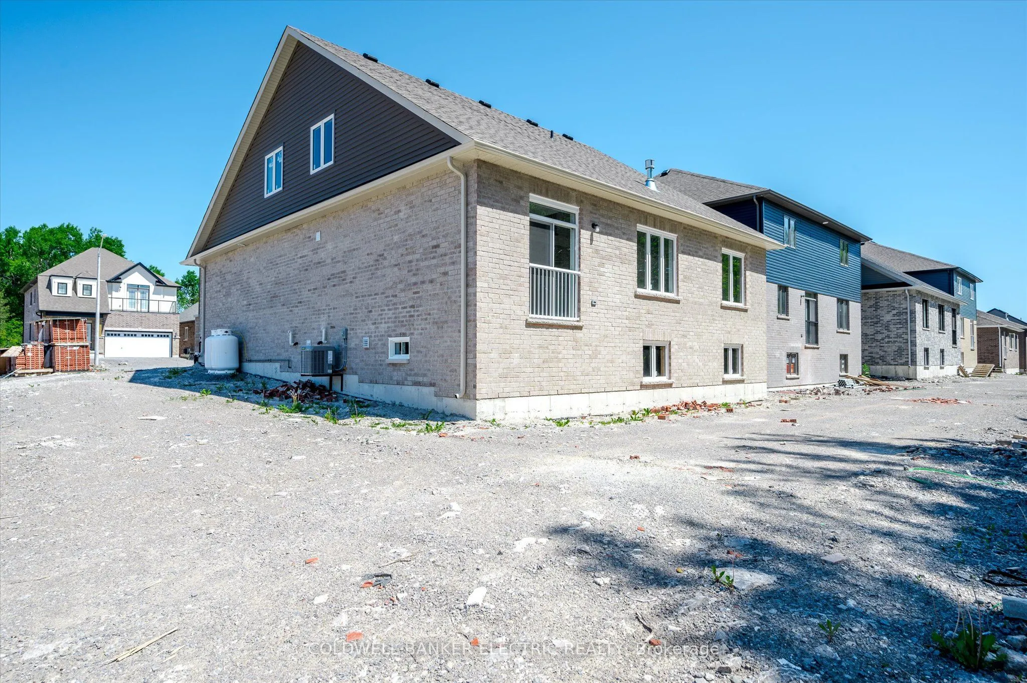3 Hillcroft Way