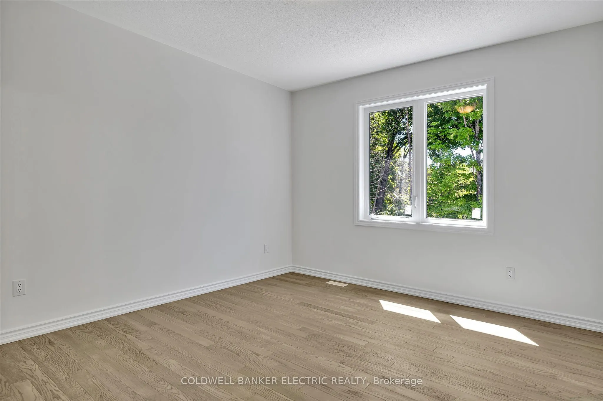 3 Hillcroft Way
