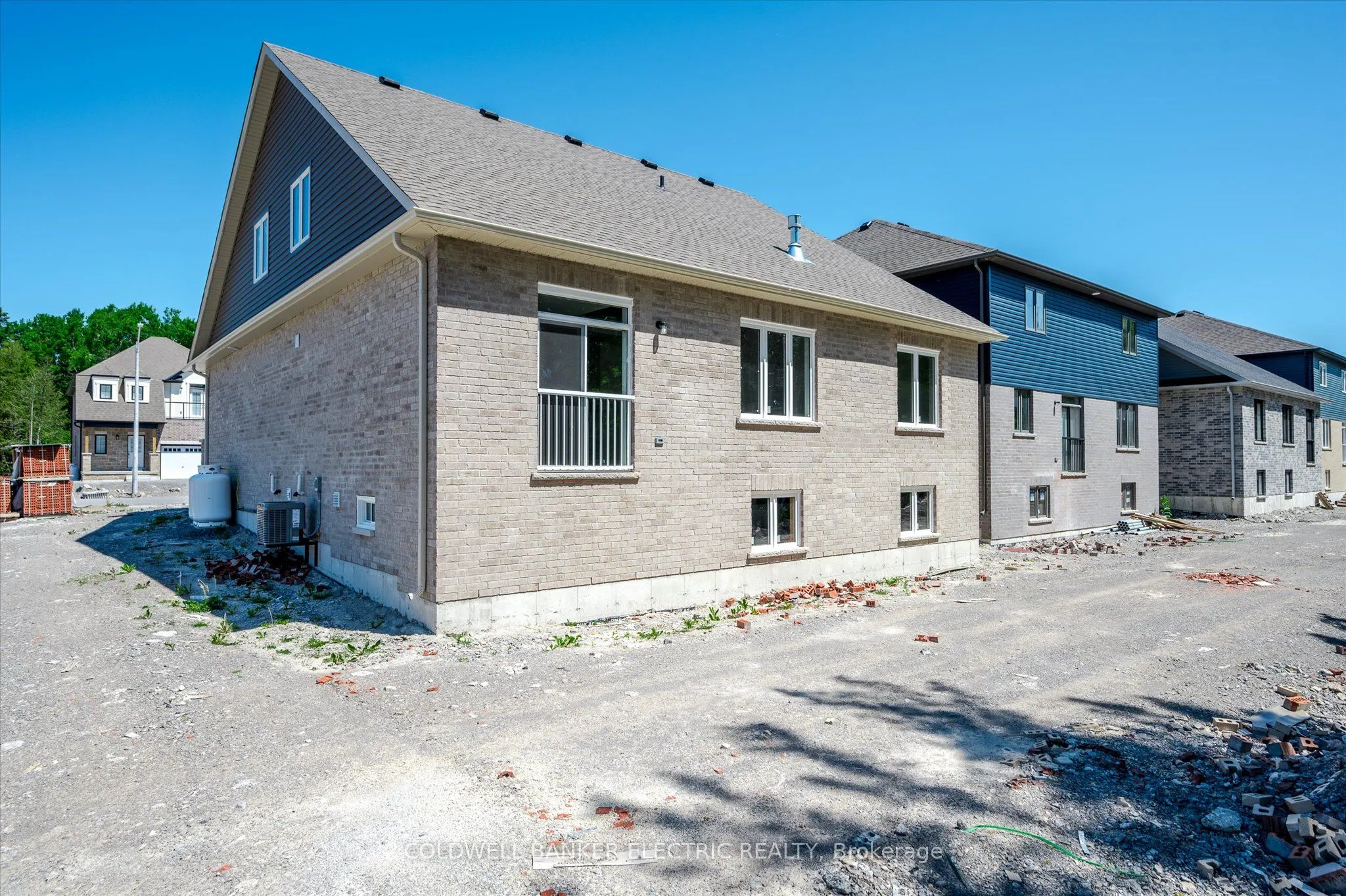3 Hillcroft Way
