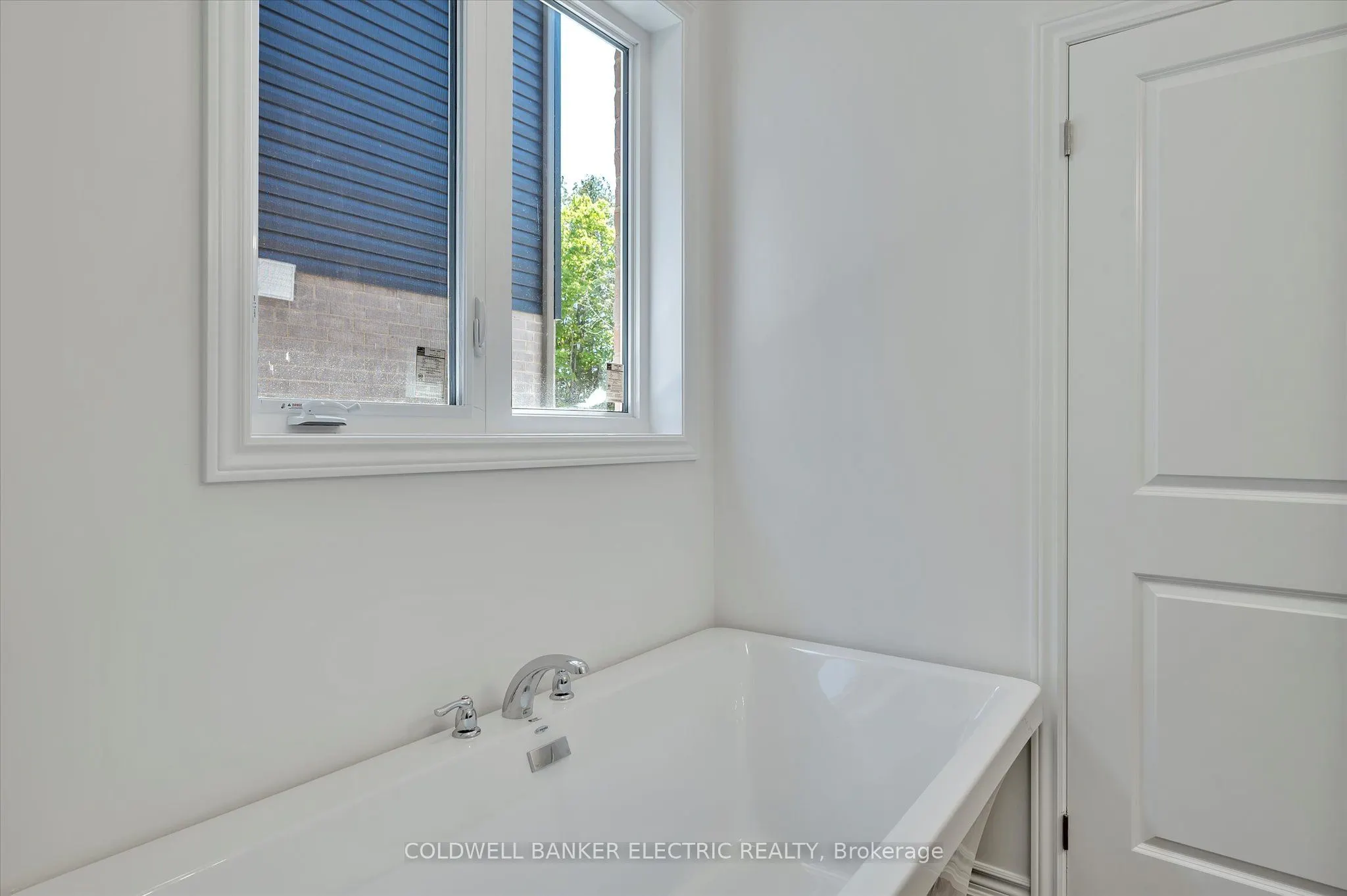 3 Hillcroft Way