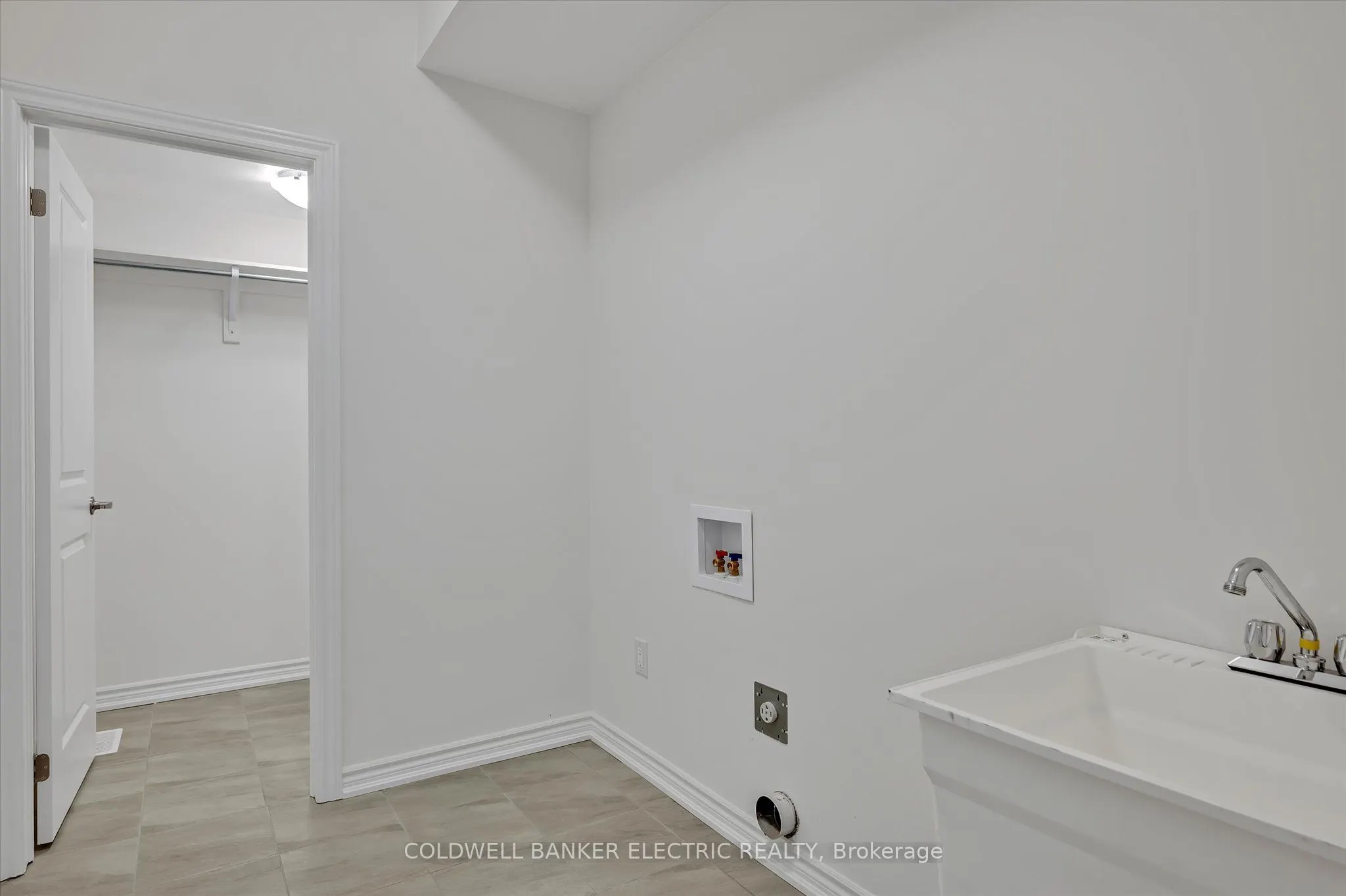 3 Hillcroft Way