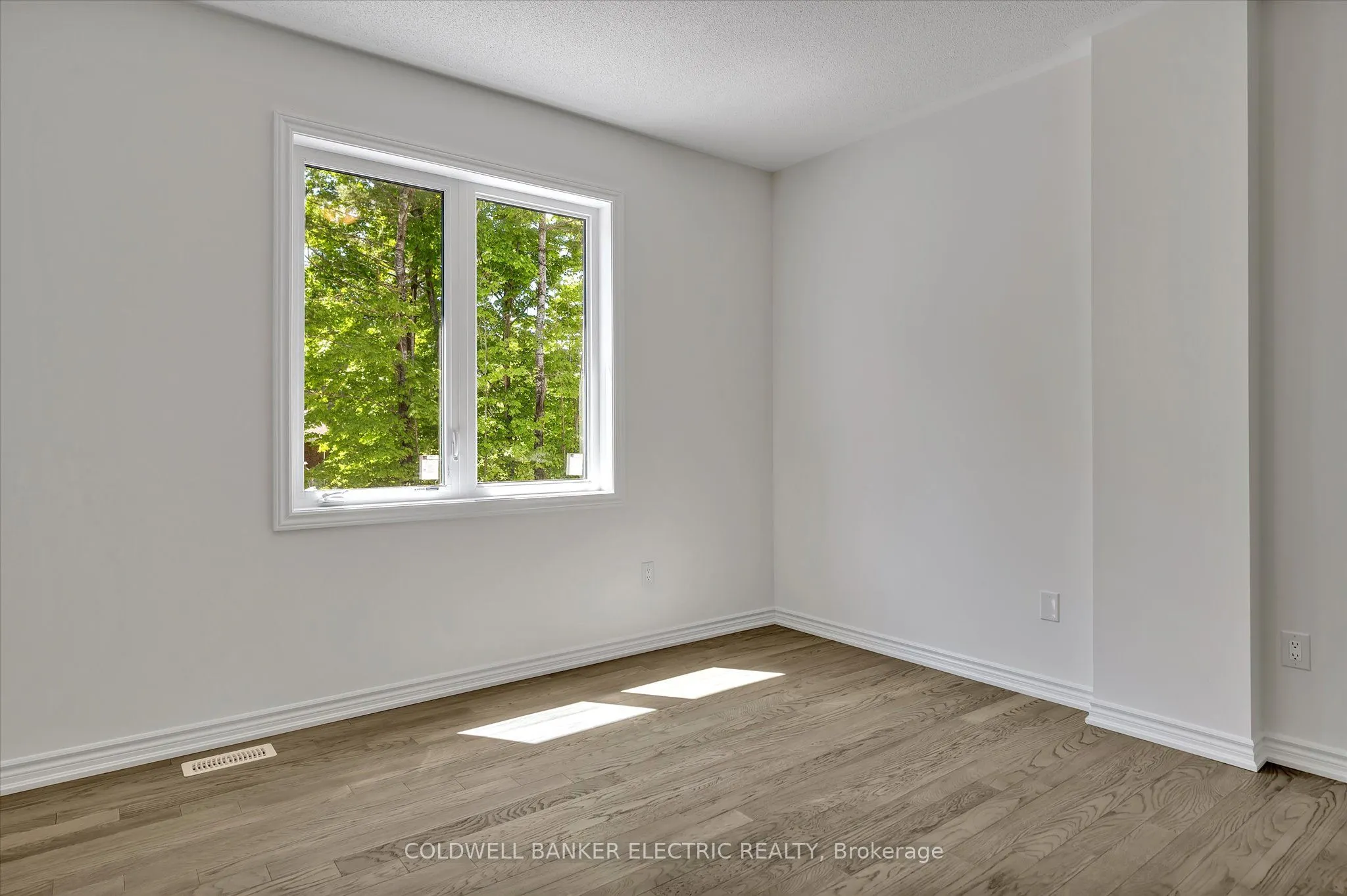 3 Hillcroft Way