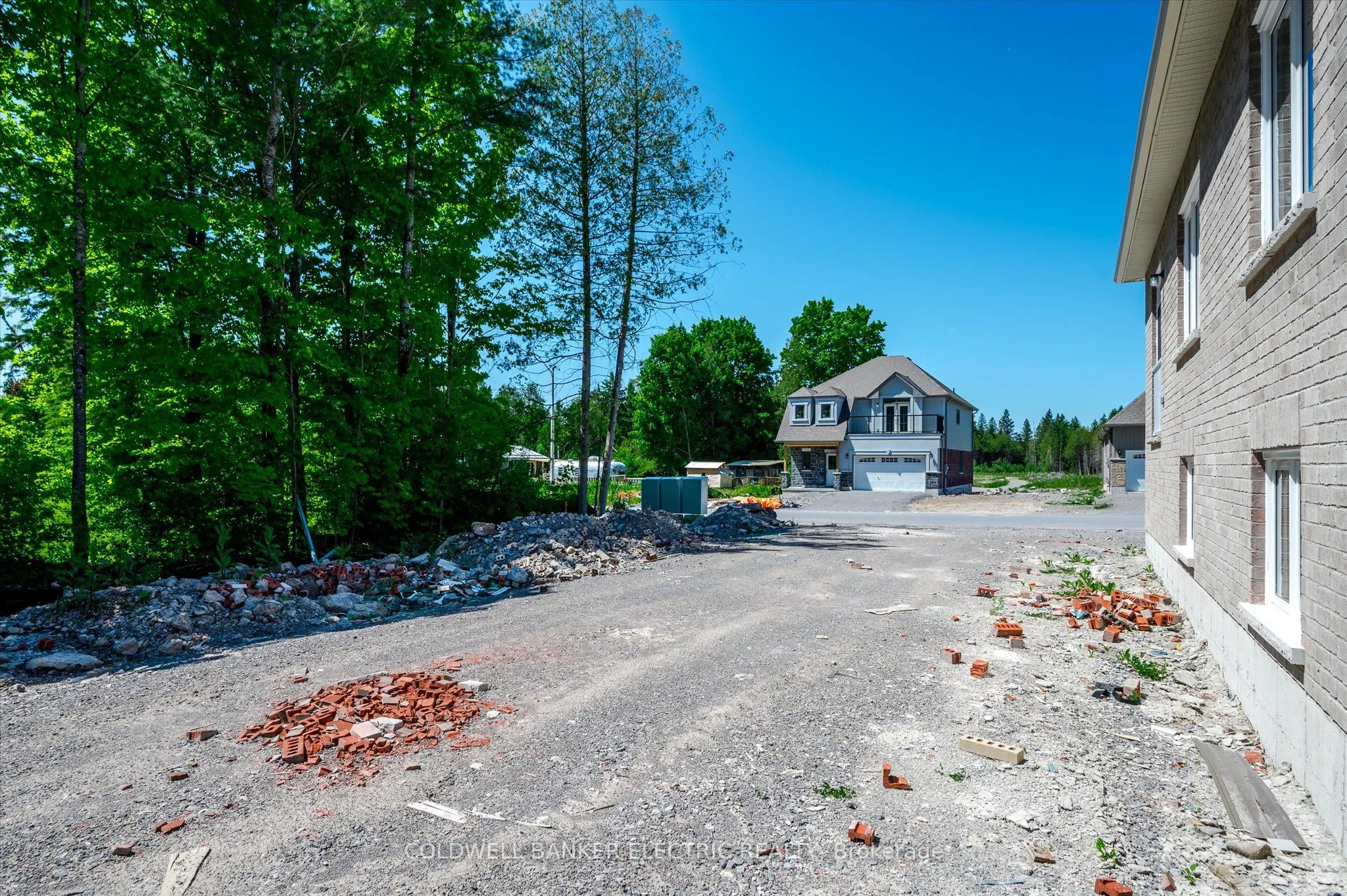 3 Hillcroft Way