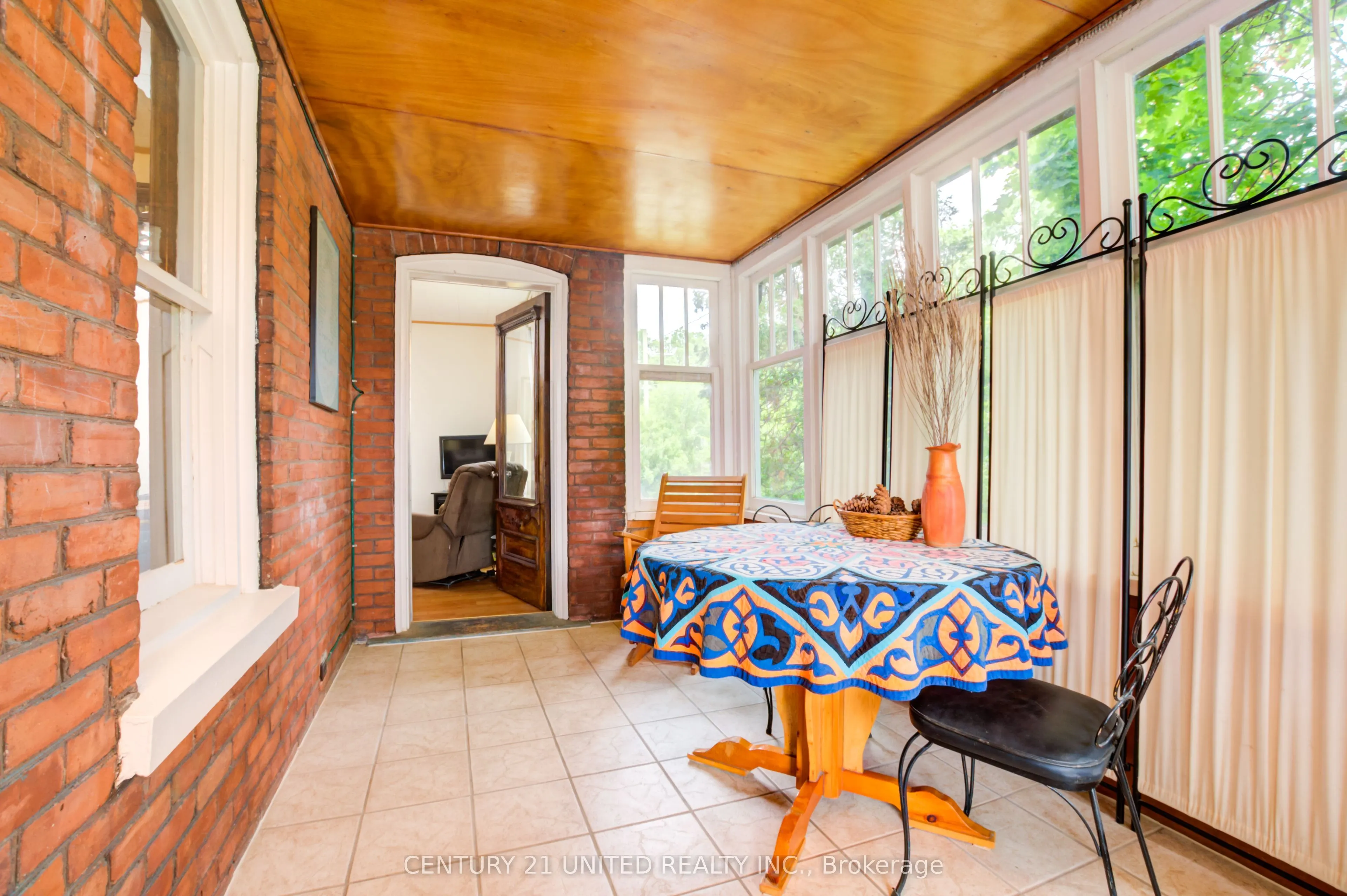 47 Pellissier Street S