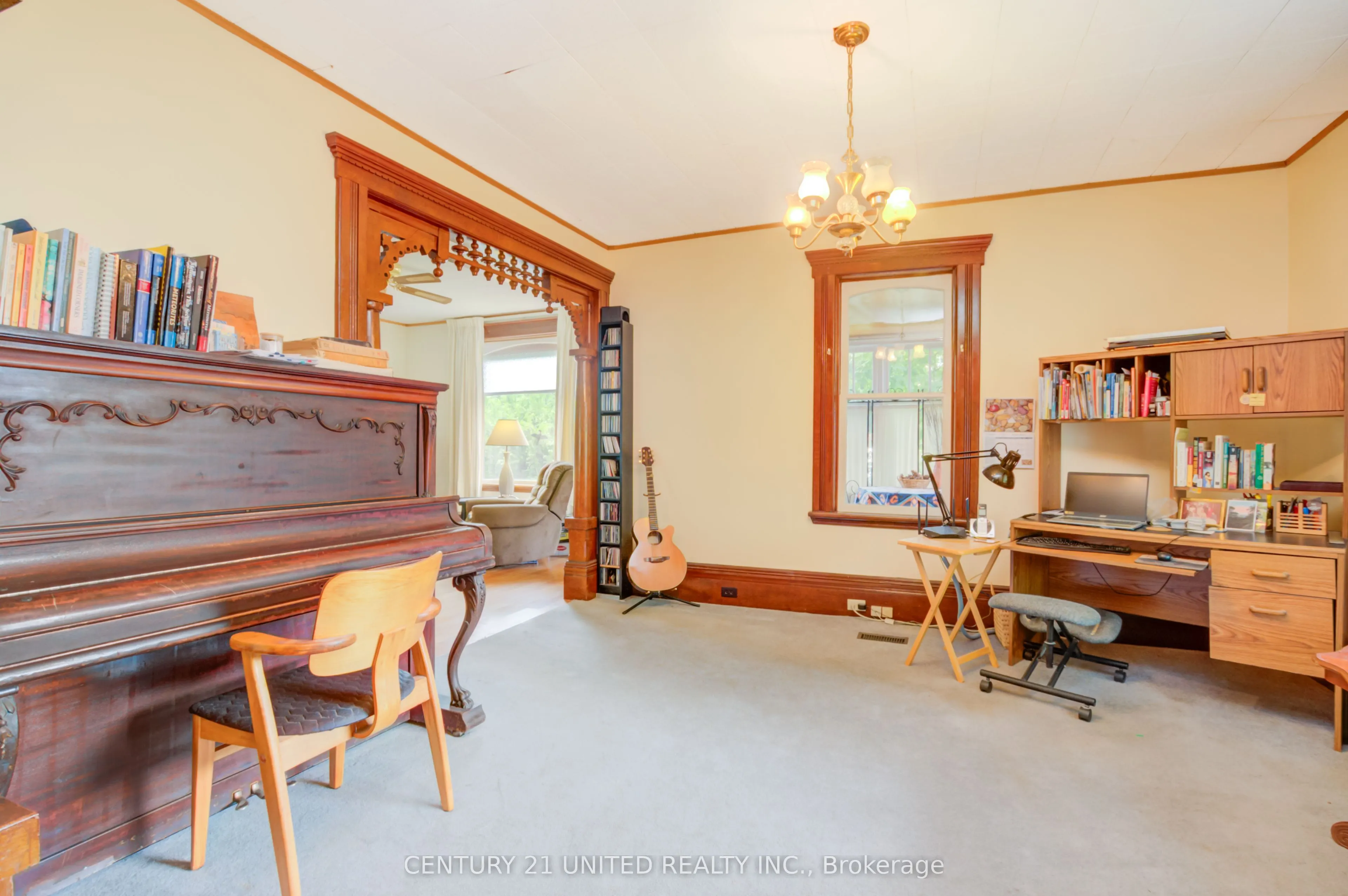 47 Pellissier Street S