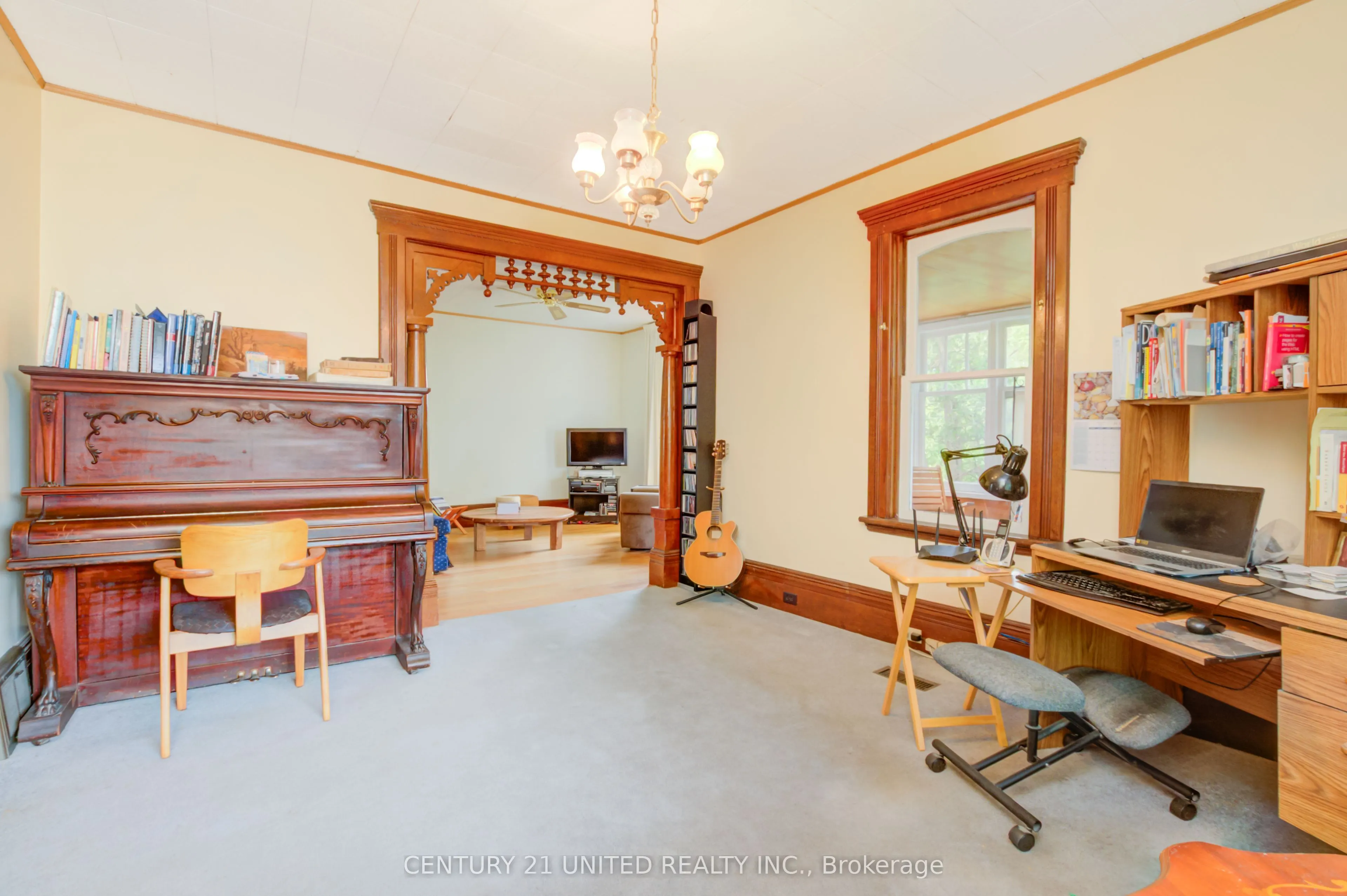 47 Pellissier Street S