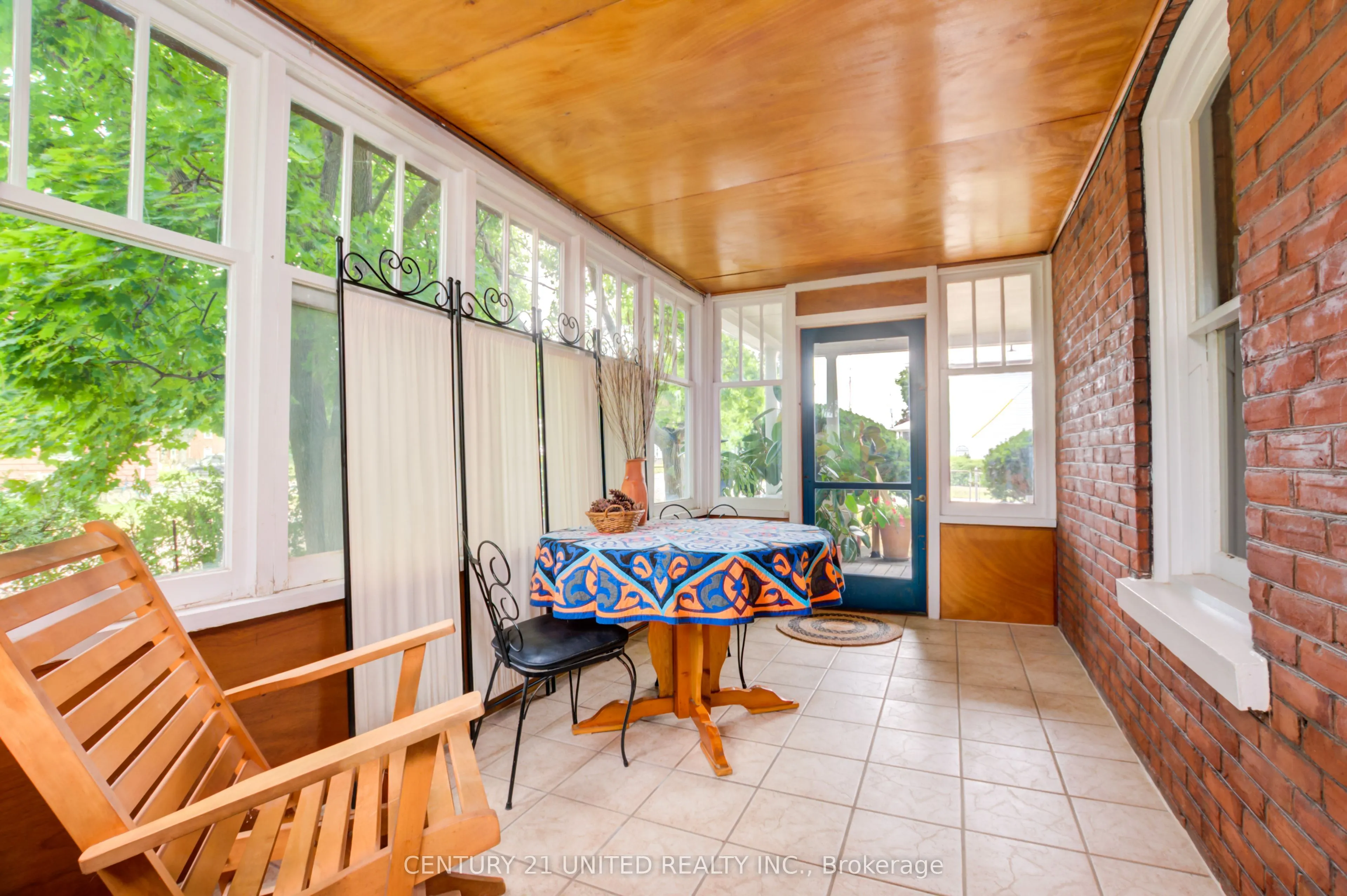 47 Pellissier Street S