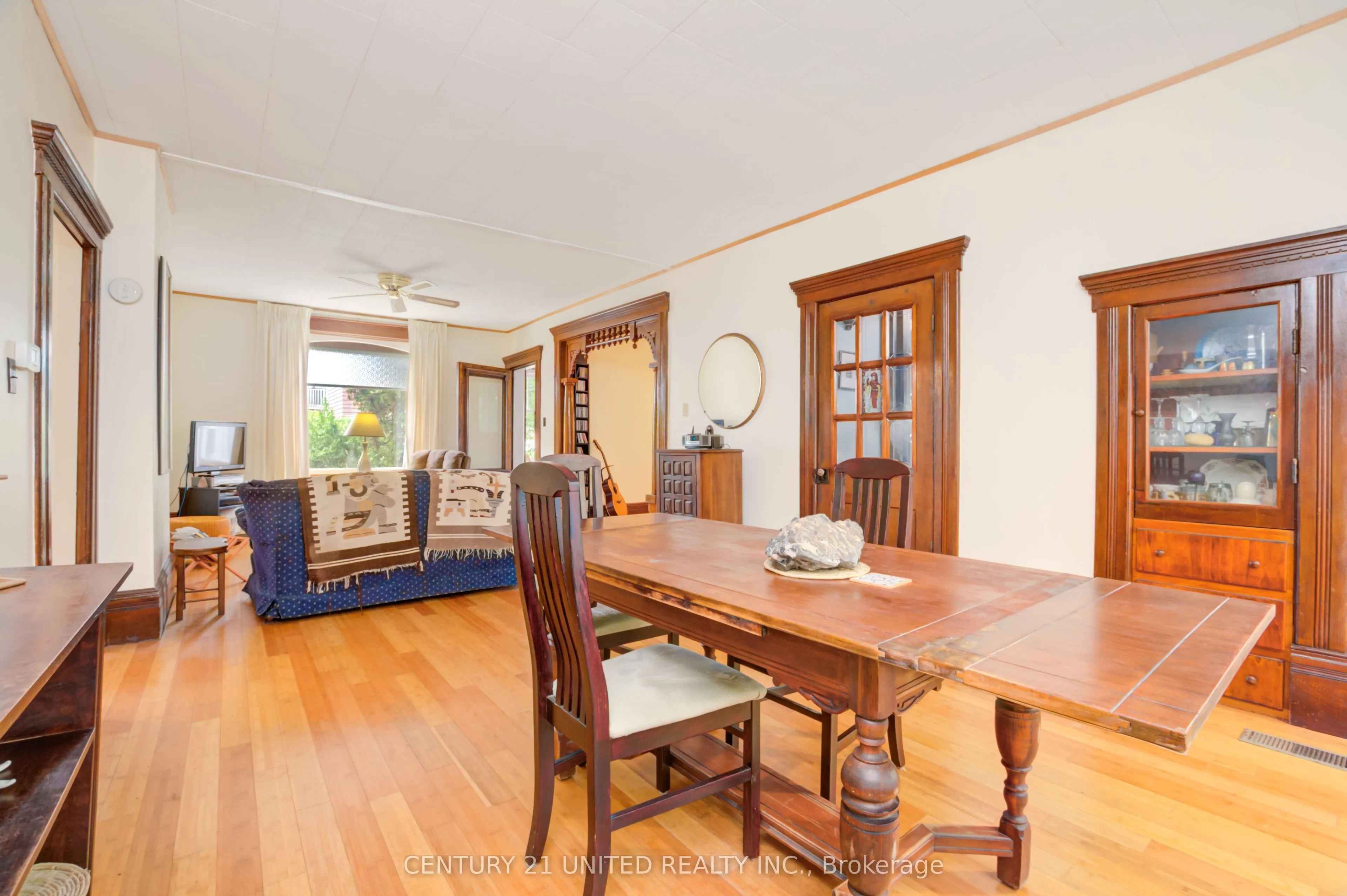 47 Pellissier Street S