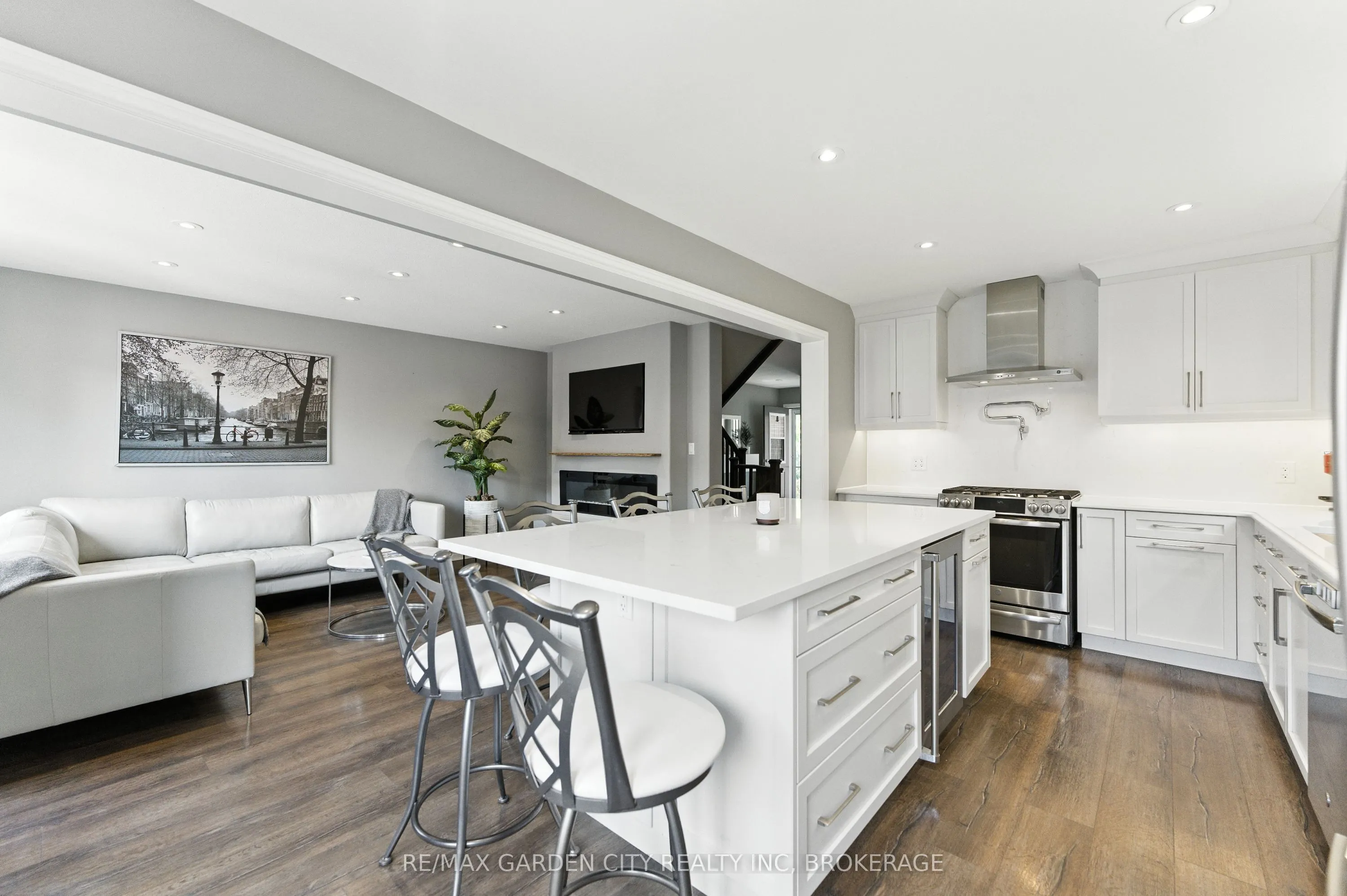 6456 Armelina Crescent