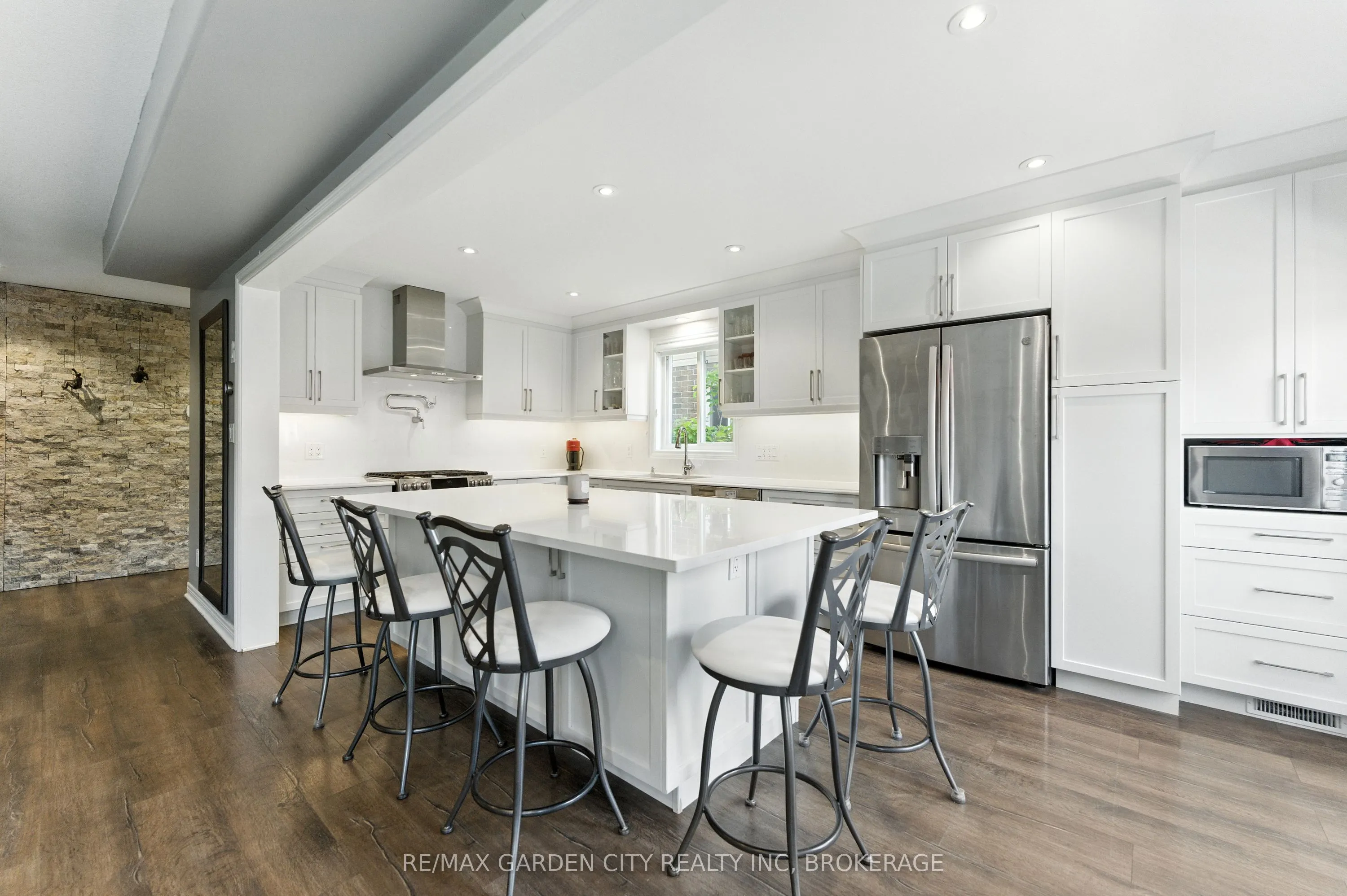 6456 Armelina Crescent