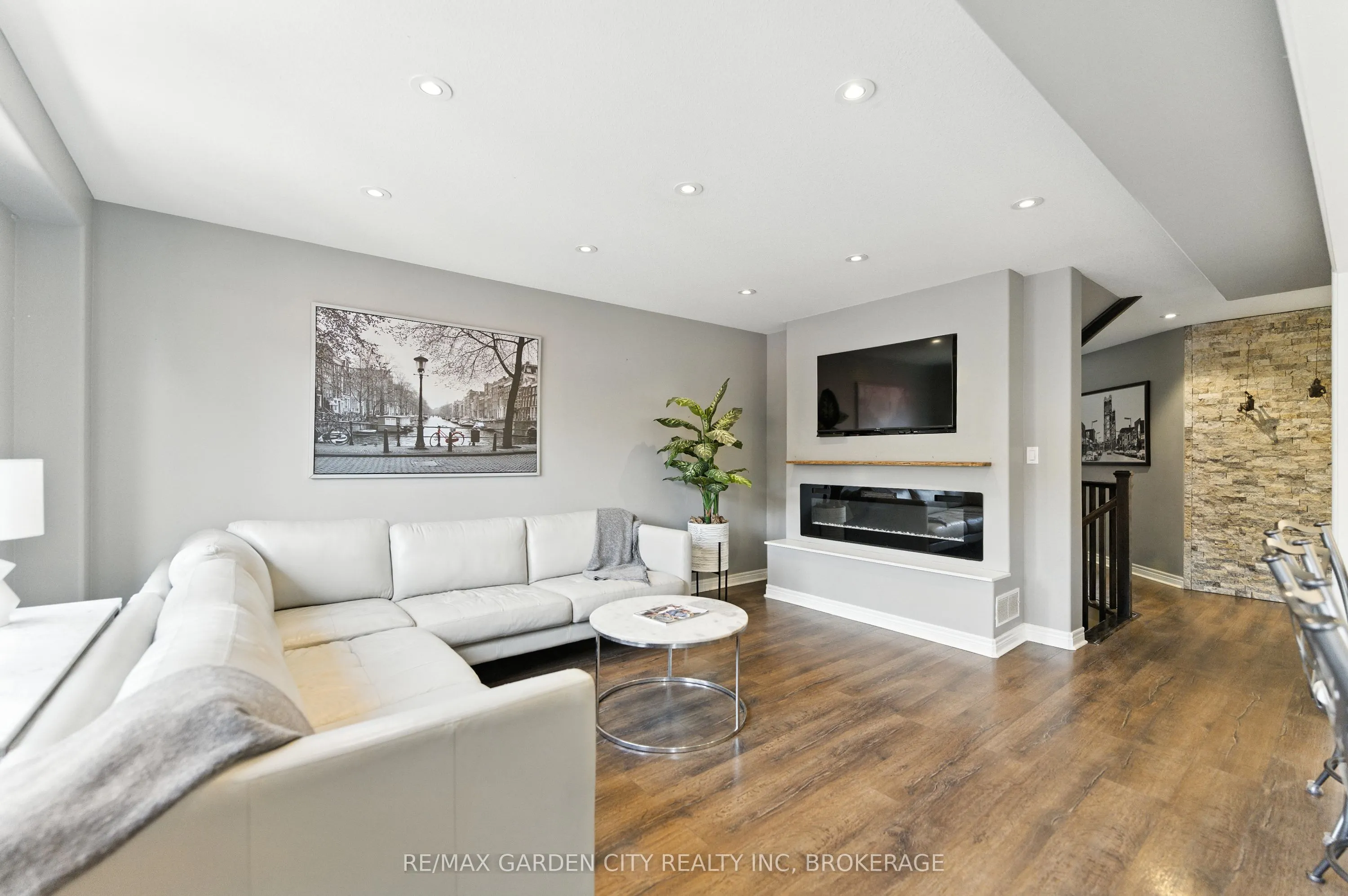 6456 Armelina Crescent