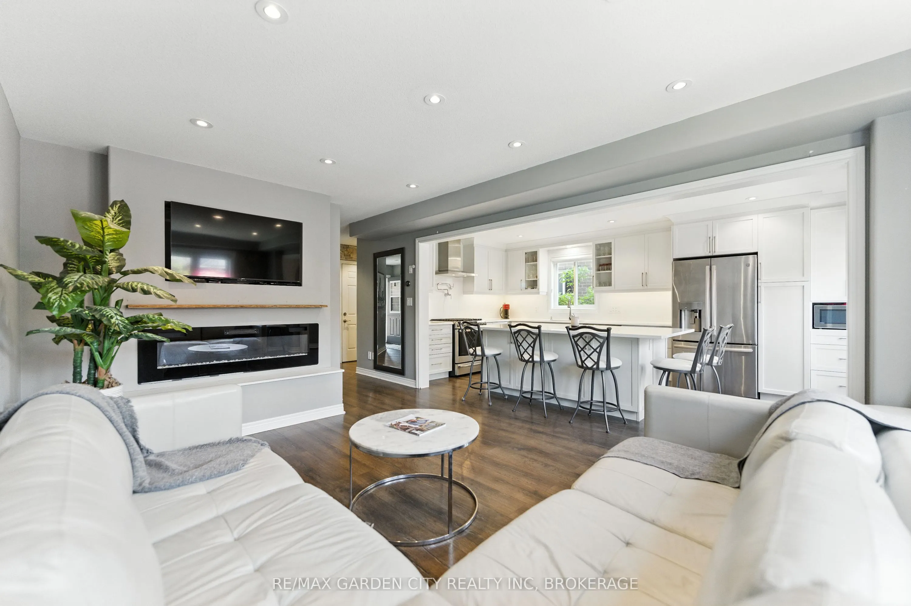 6456 Armelina Crescent