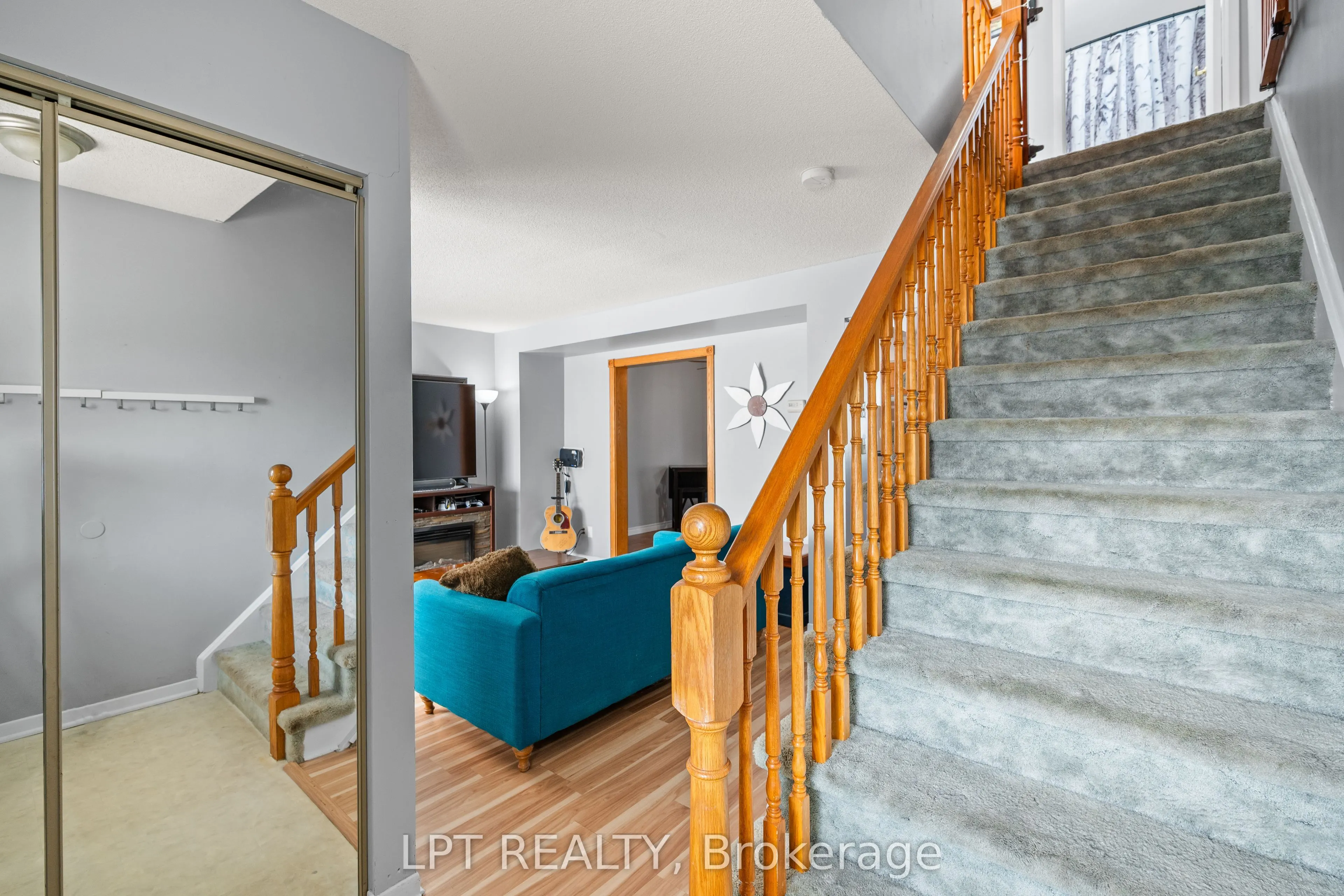 975 Warburton Crescent