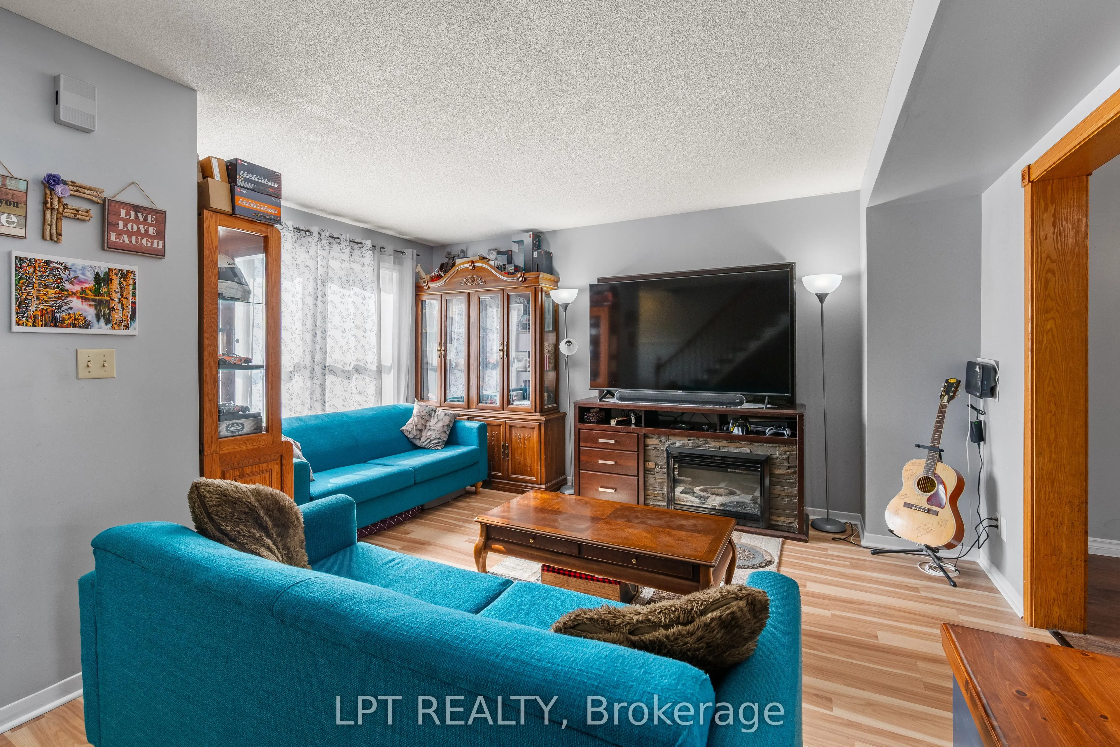 975 Warburton Crescent