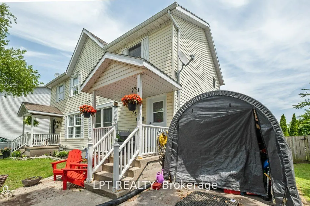 975 Warburton Crescent
