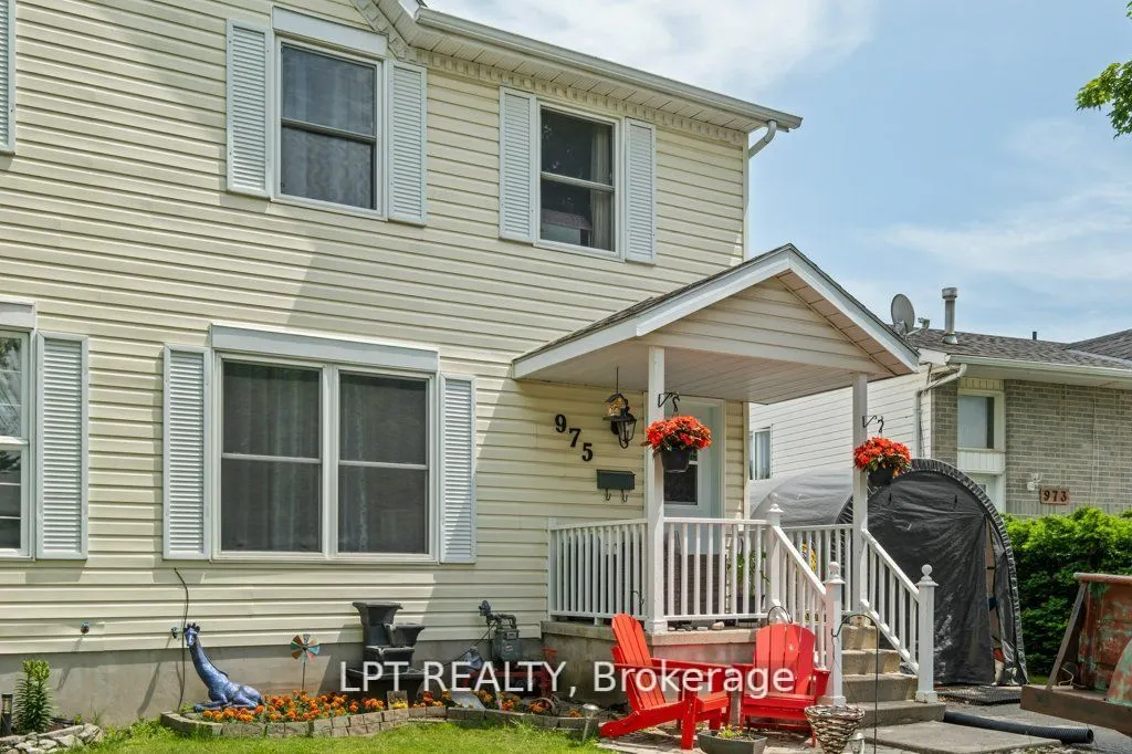 975 Warburton Crescent